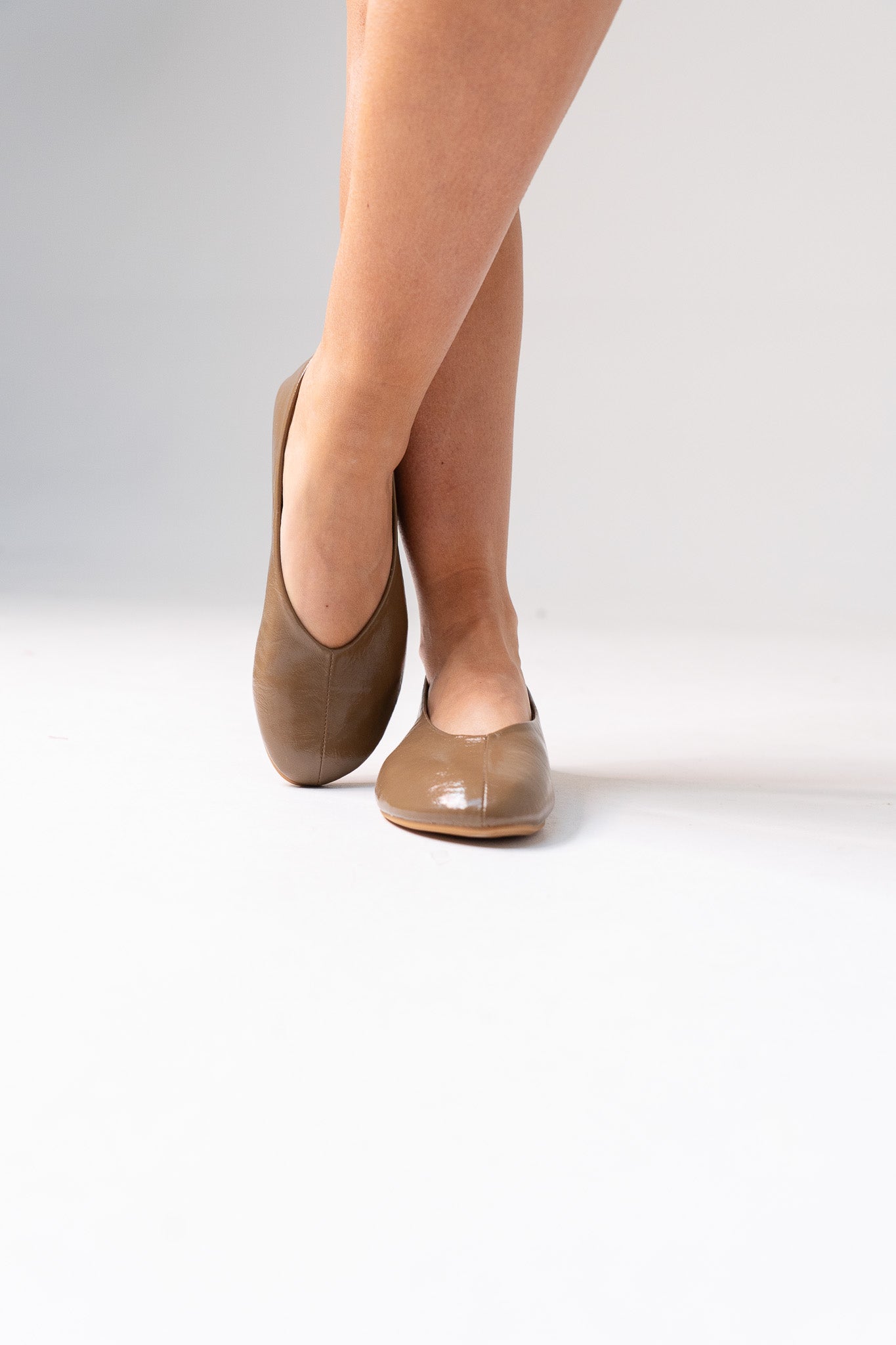 Izzy Faux Leather Pumps In Olive