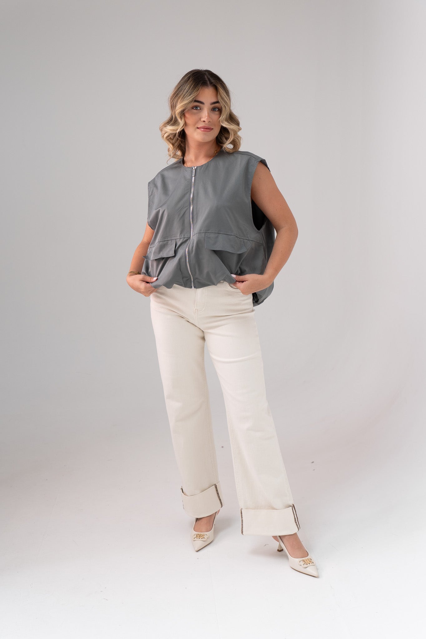 Jane Sleeveless Zip Jacket In Grey