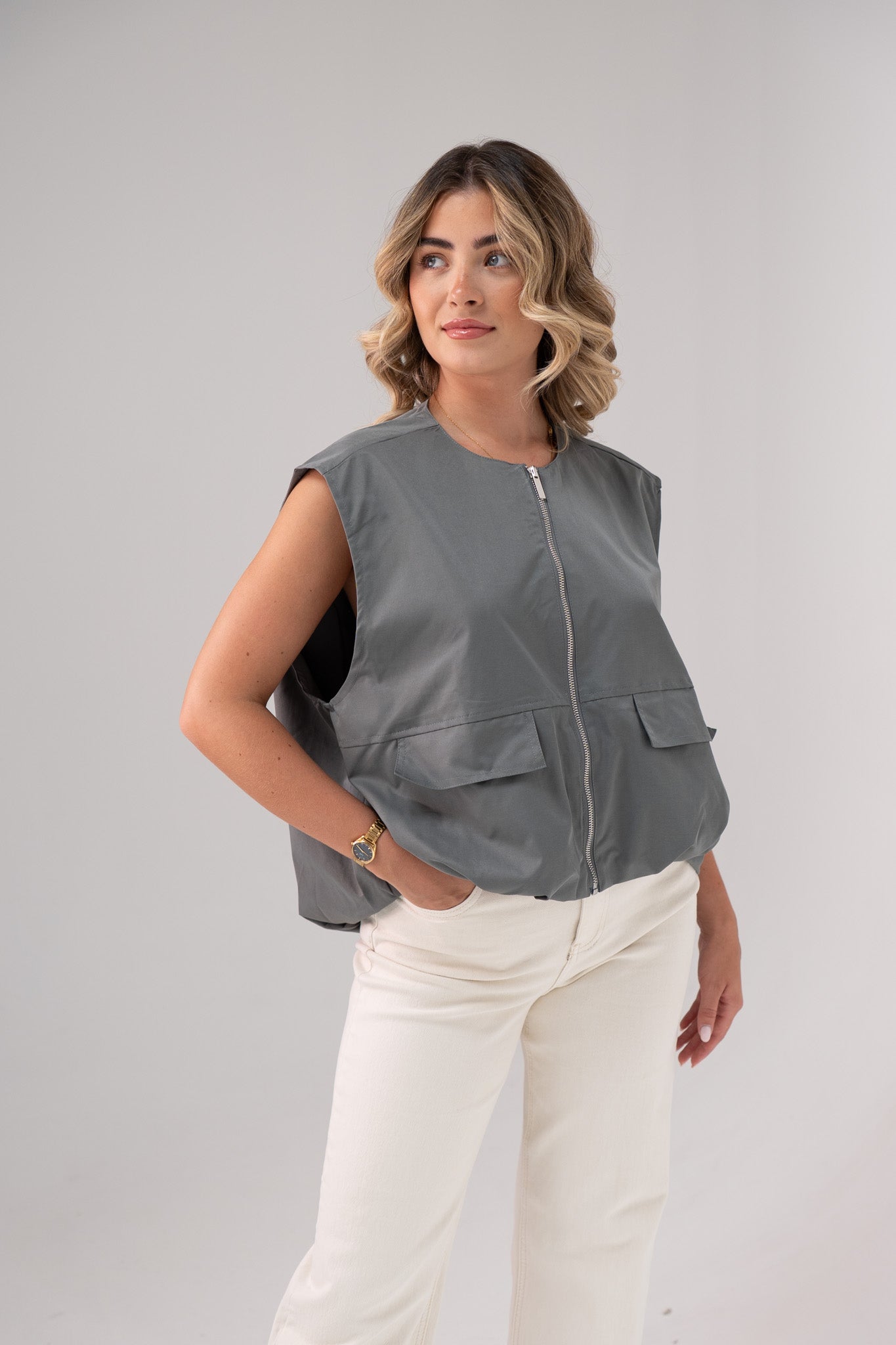 Jane Sleeveless Zip Jacket In Grey
