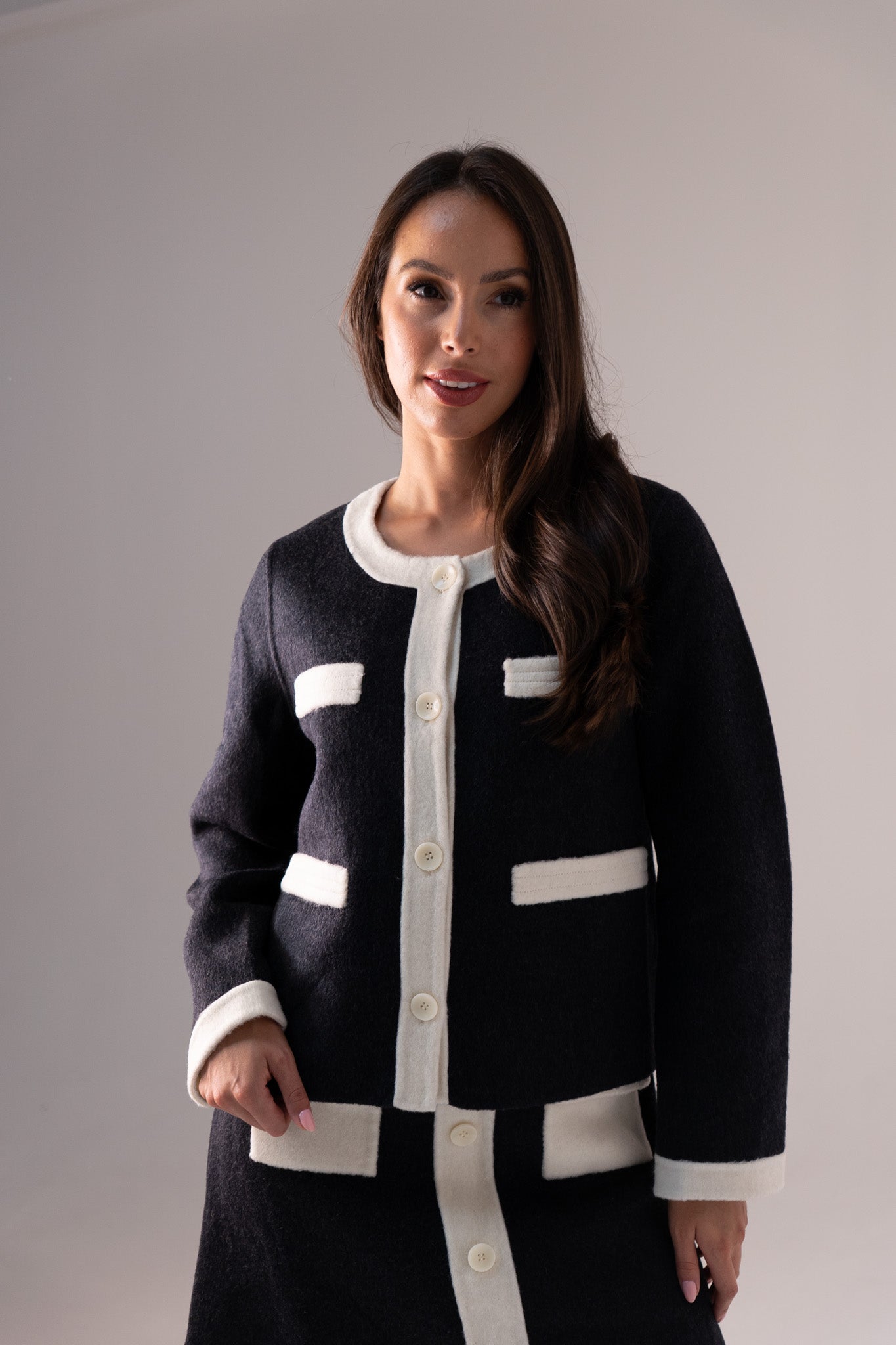 Jasmine Contrast Piped Jacket In Charcoal