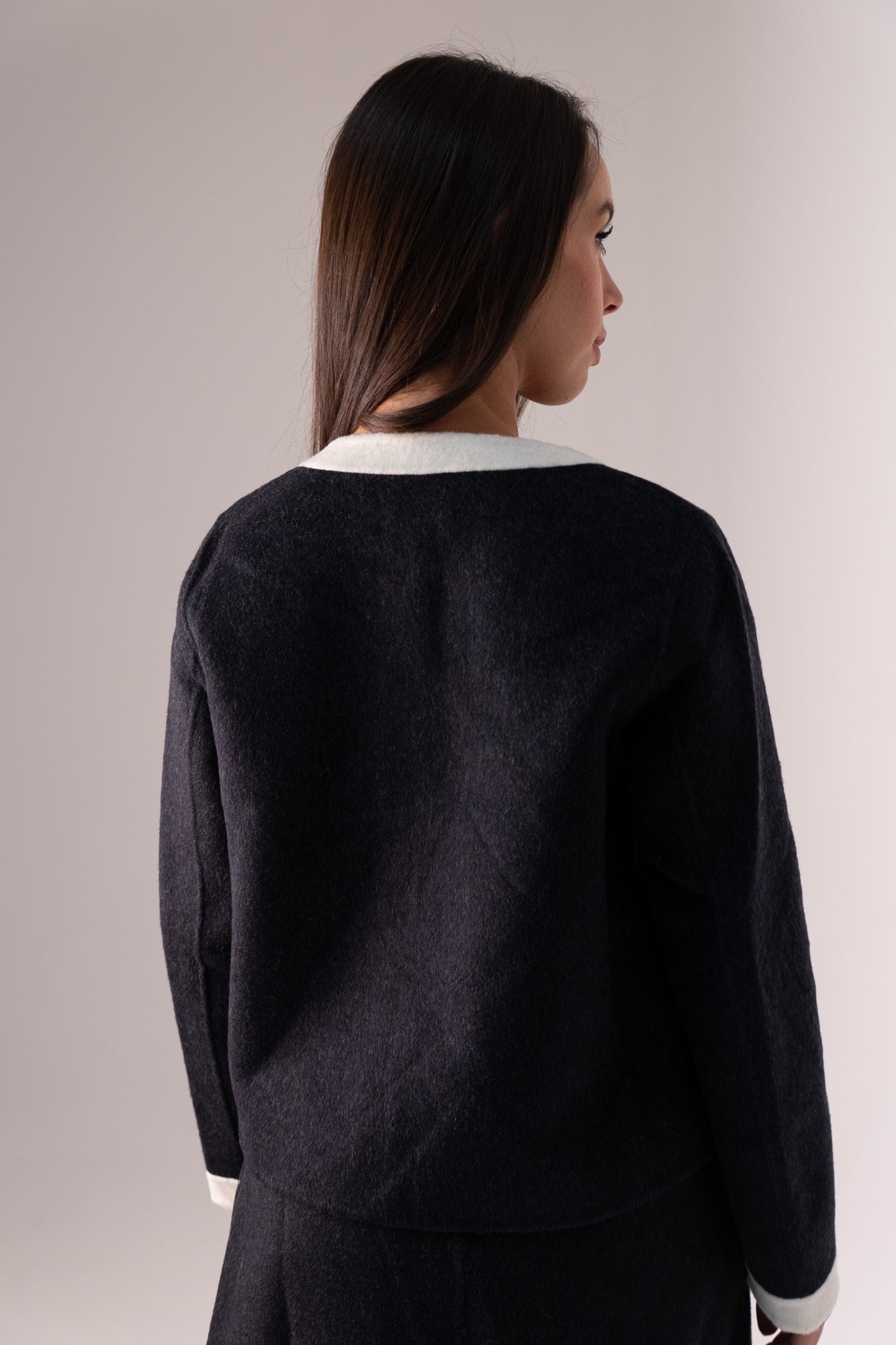 Jasmine Contrast Piped Jacket In Charcoal