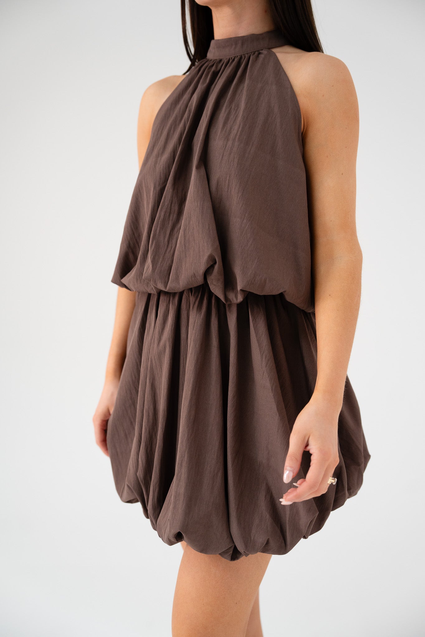 Kendra Bubble Hem Dress In Coffee