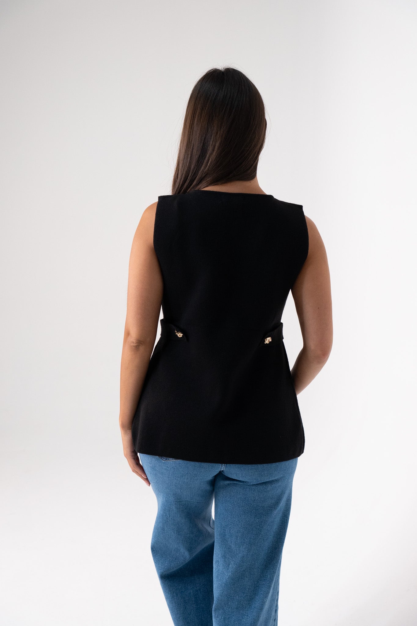 Kendra Button Detail Sleeveless Top In Black