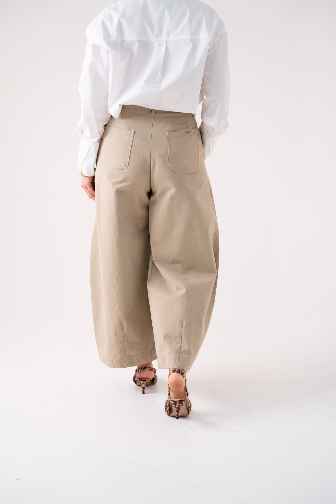 Kiera Barrell Trousers In Taupe