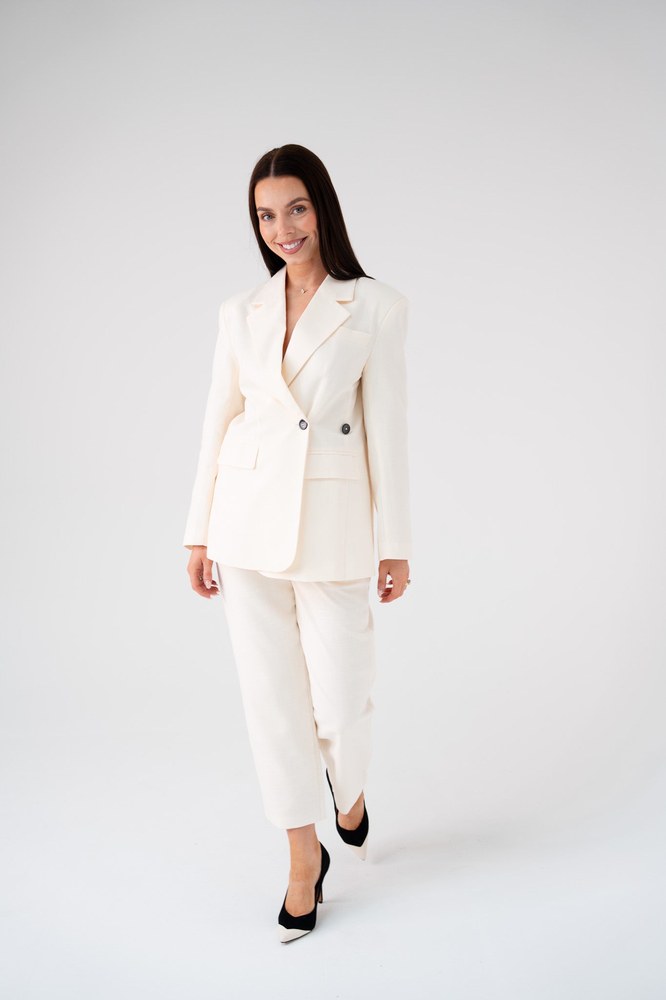 Love Laura Linen Blazer In Cream