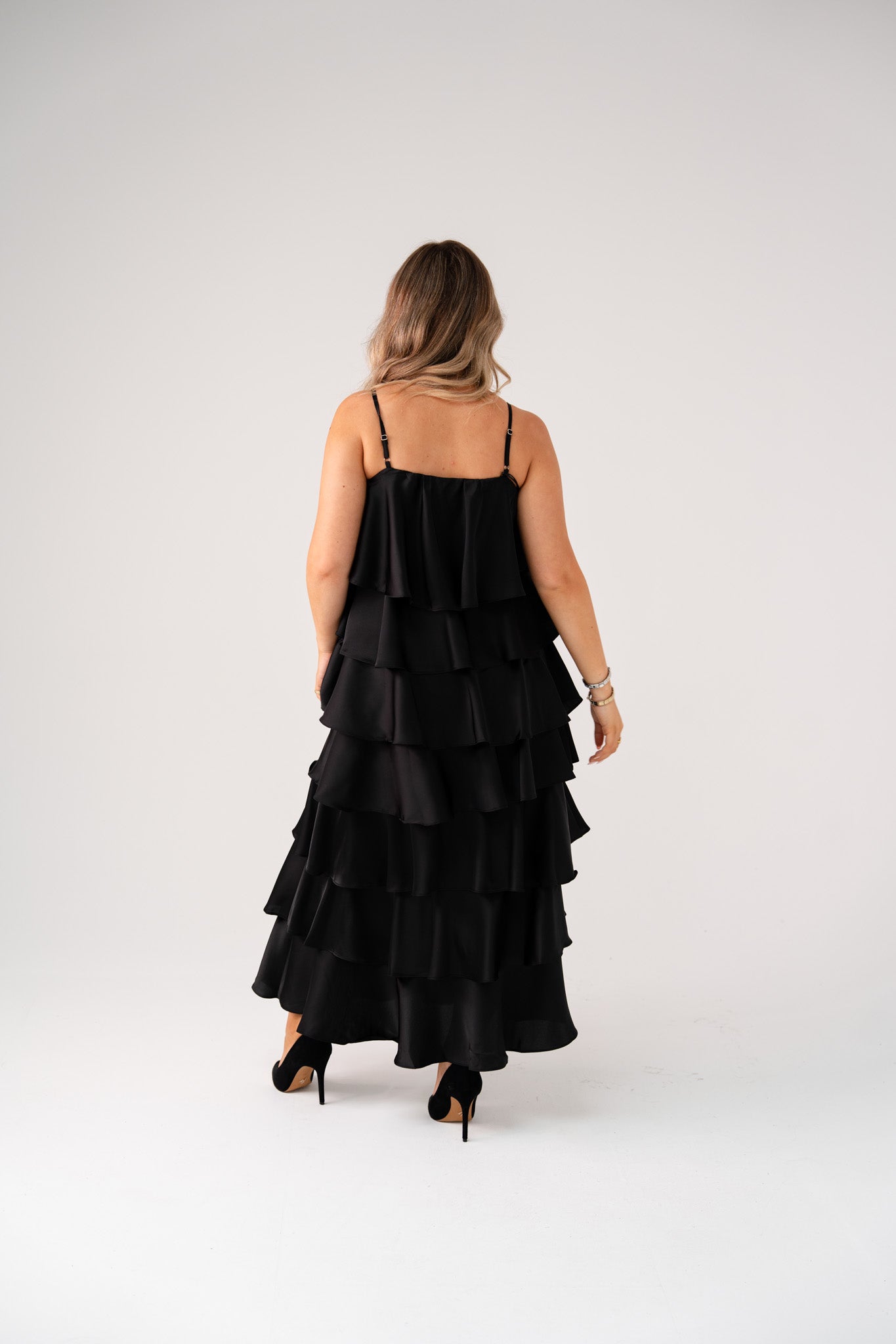 Love Laura Tiered Midi Dress In Black