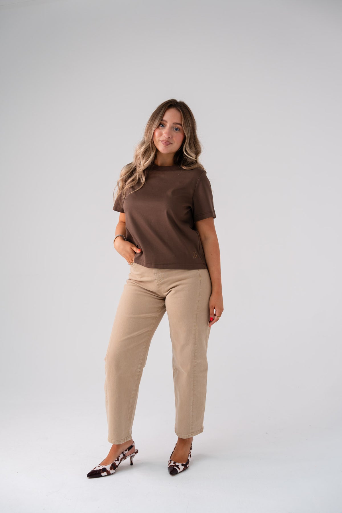 Love Laura Basic T-Shirt In Chocolate