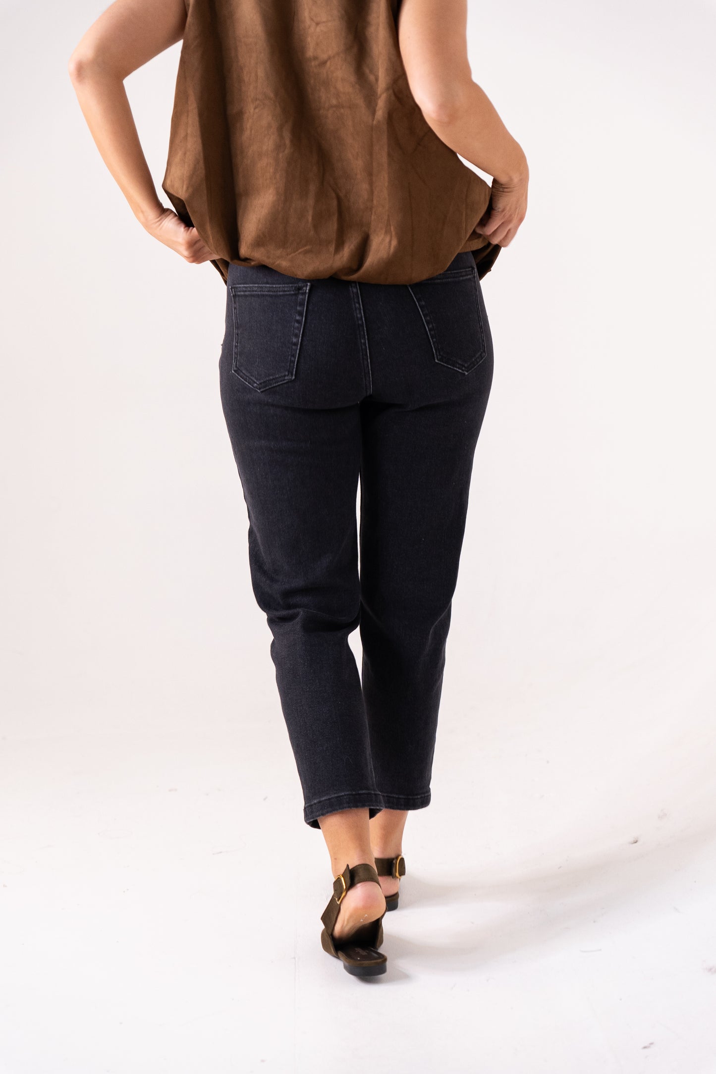 Love Laura Mom Jeans In Black Wash