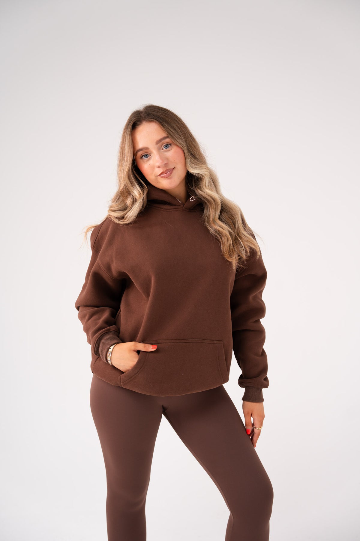 Love Laura Pullover Hoodie In Chocolate