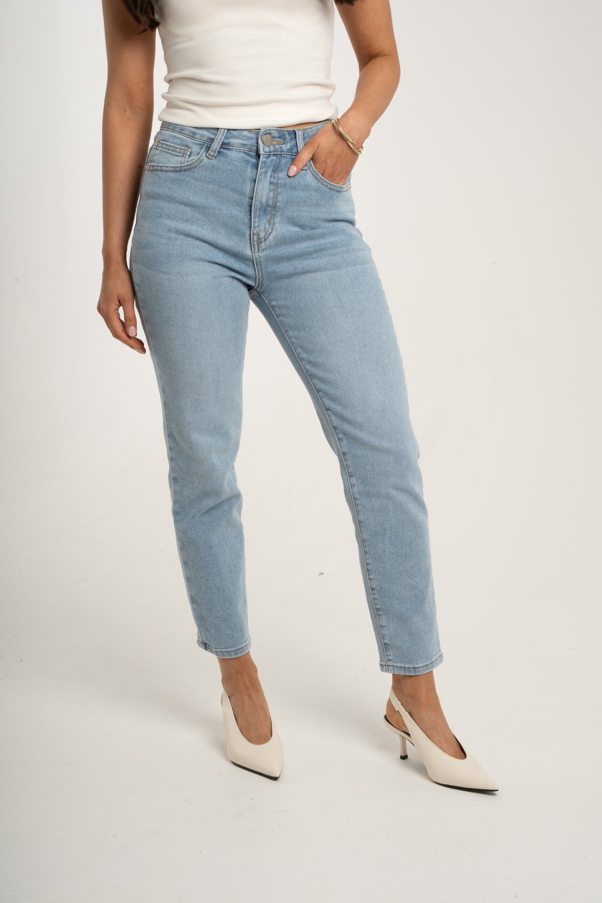 Lynne Mom Jeans In Light Wash