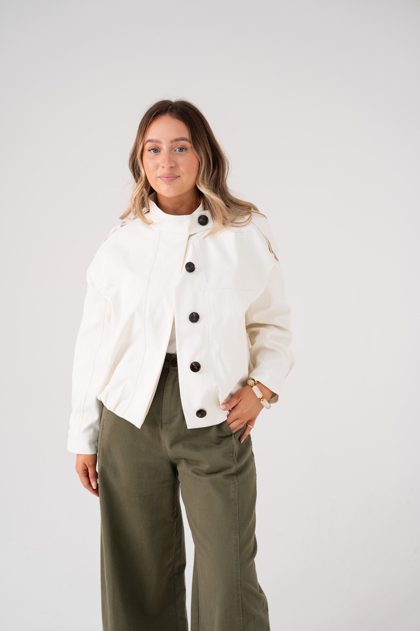 Maria Short Trench Coat In Off White