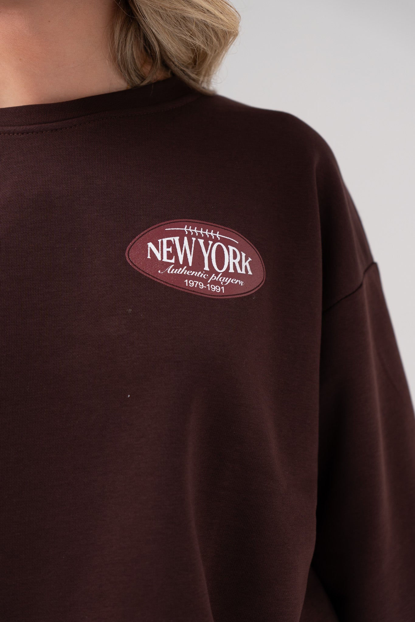 Melanie New York Graphic Sweatshirt In Chocolate