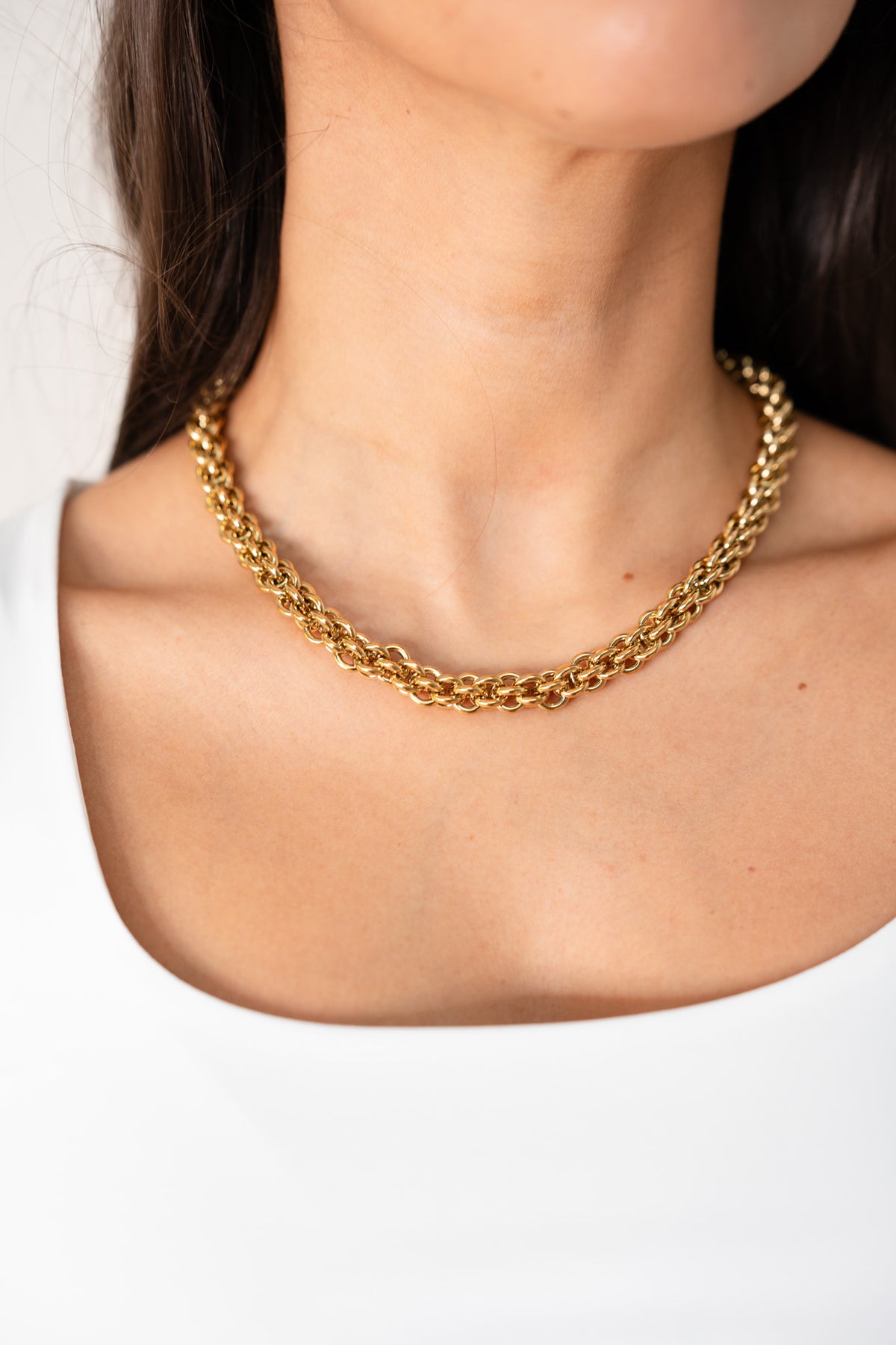 Olive Chunky Linked Necklace In Gold