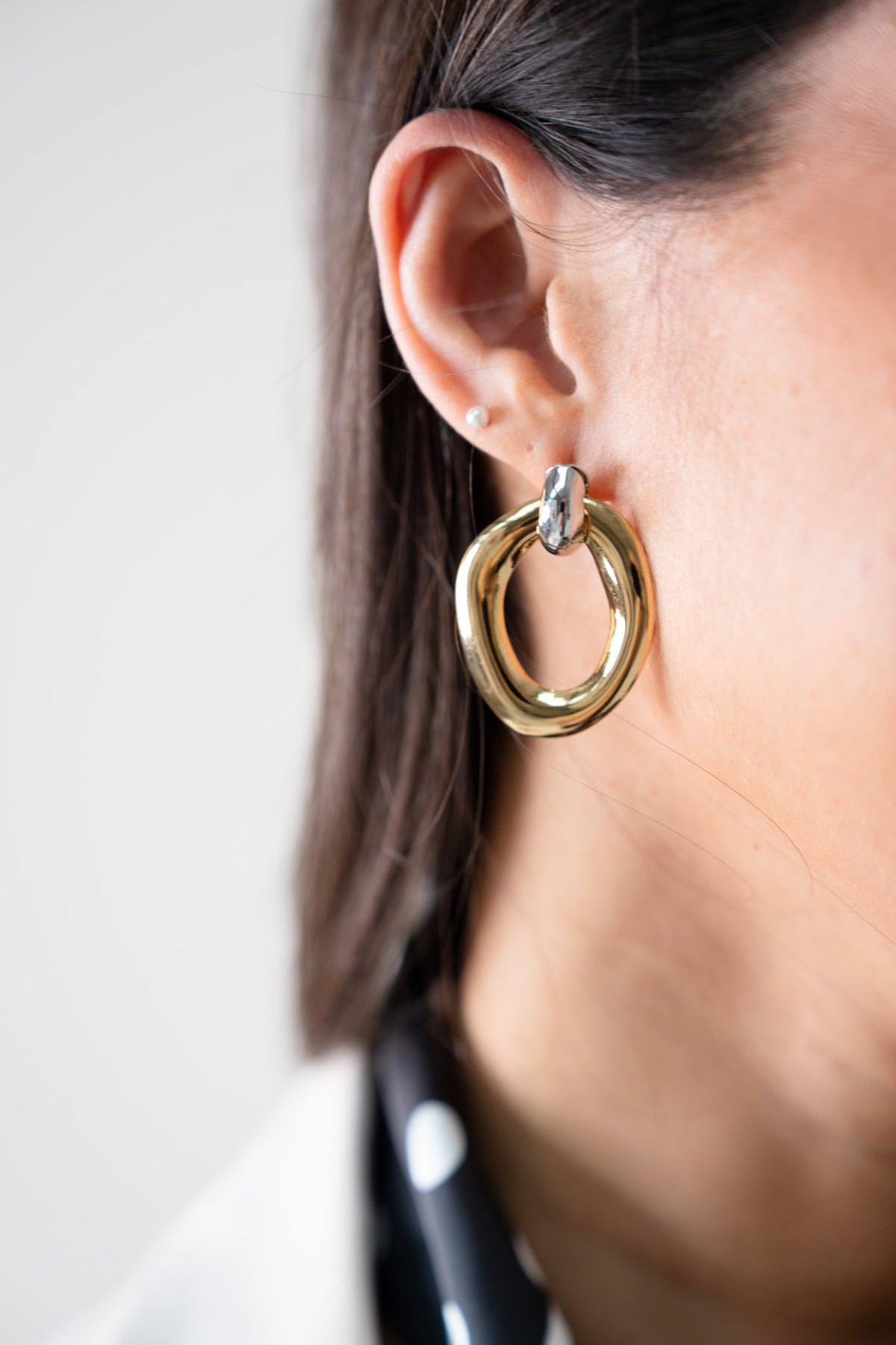 Olive Contrast Circle Earrings In Gold