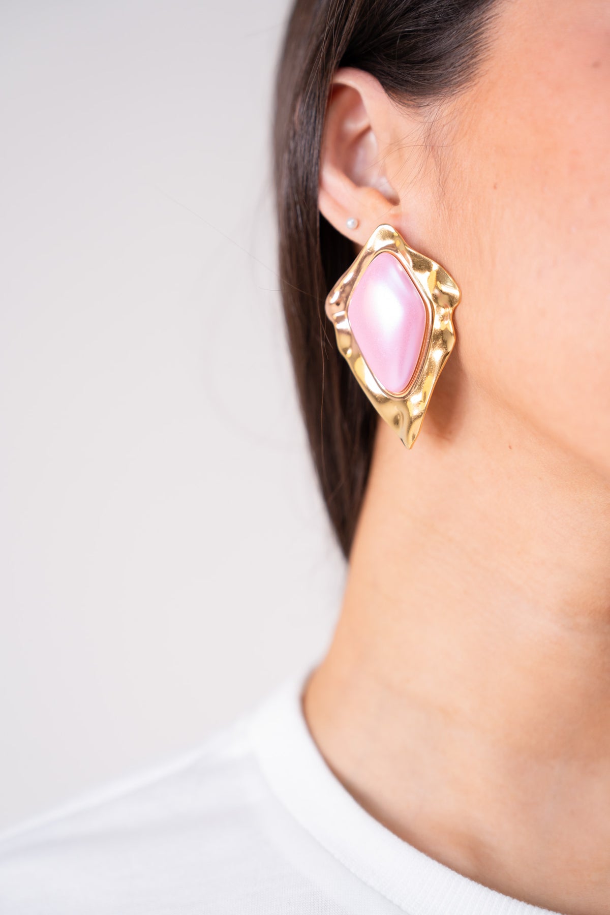 Olive Diamond Shape Pearl Earring In Pink