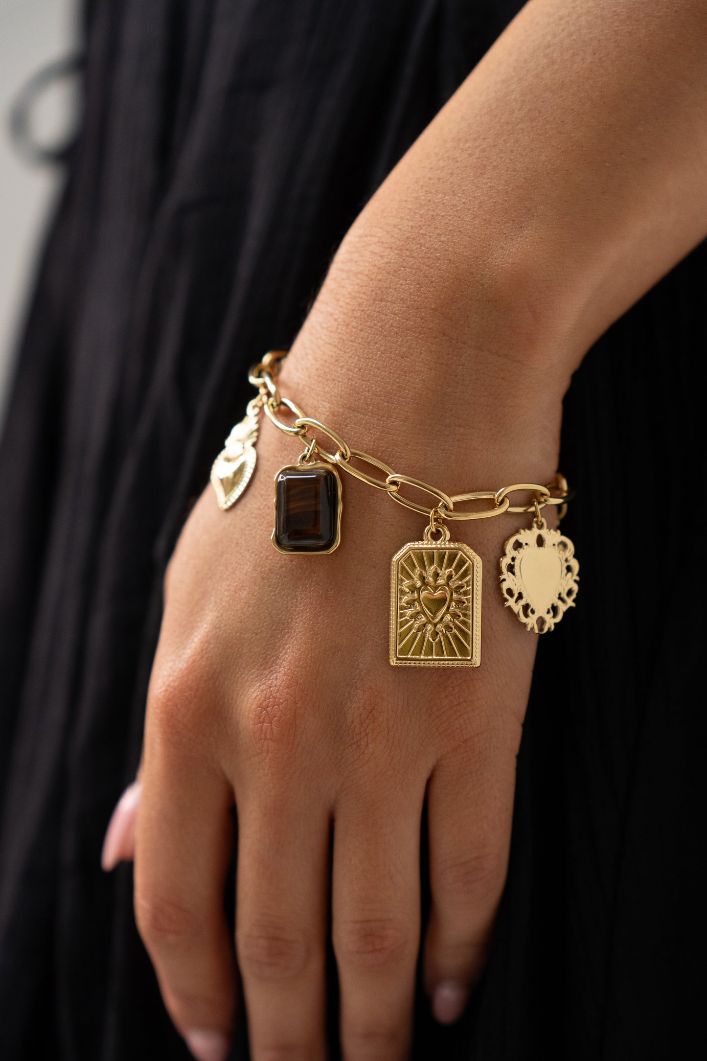 Olive Heart Charm Bracelet In Gold