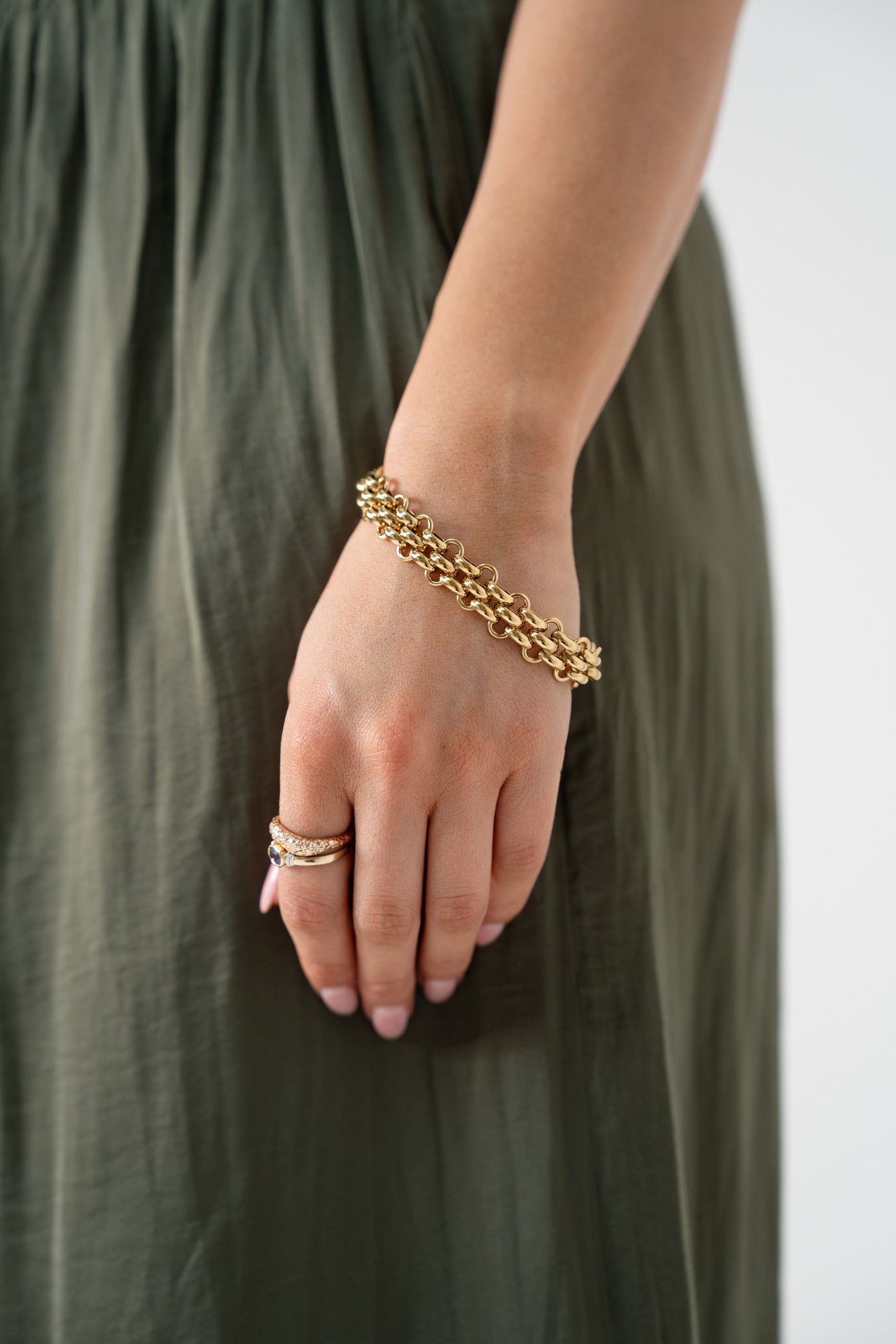 Olive Layered Link Bracelet In Gold