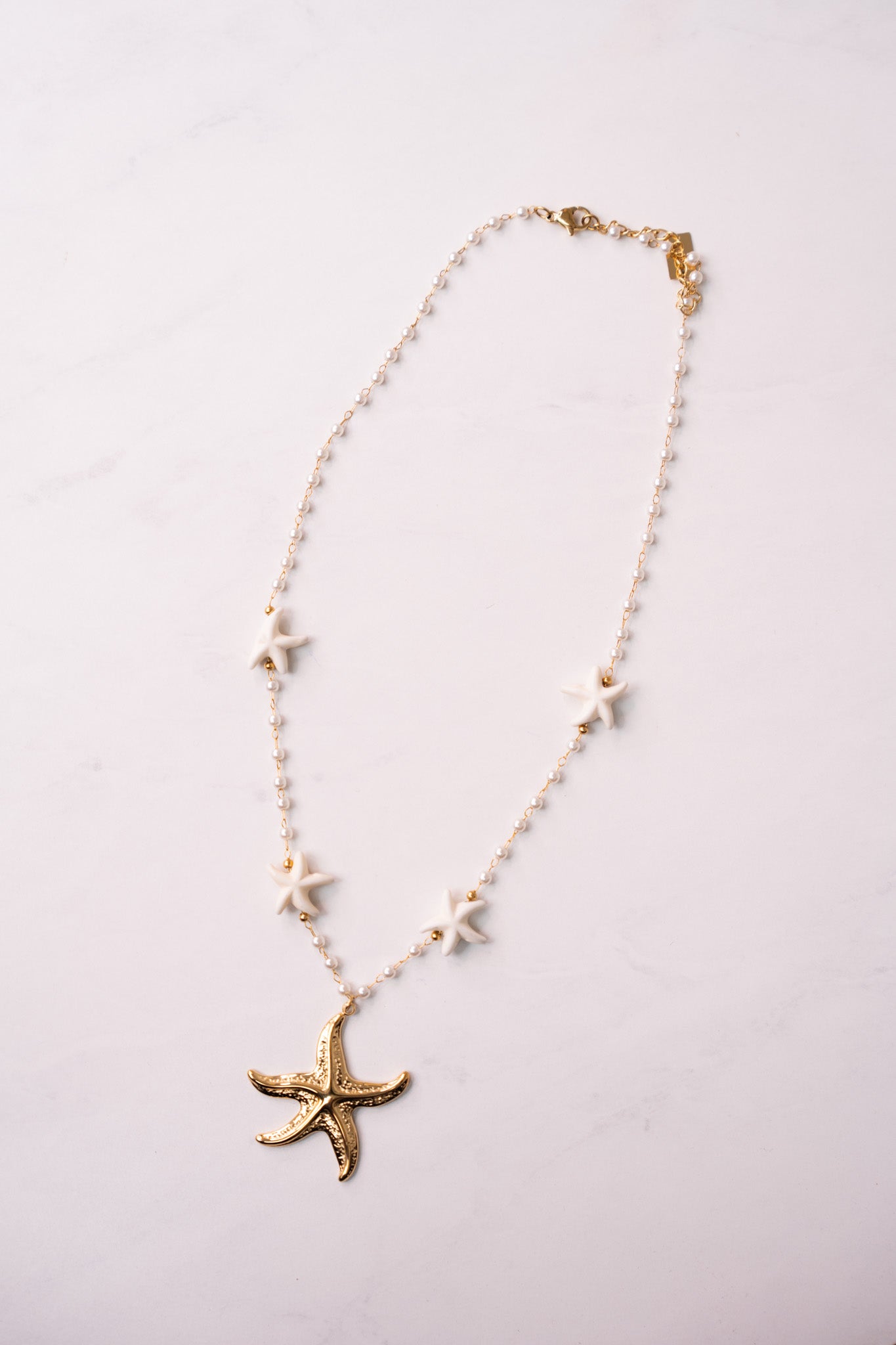 Olive White Beaded Starfish Necklace In Gold