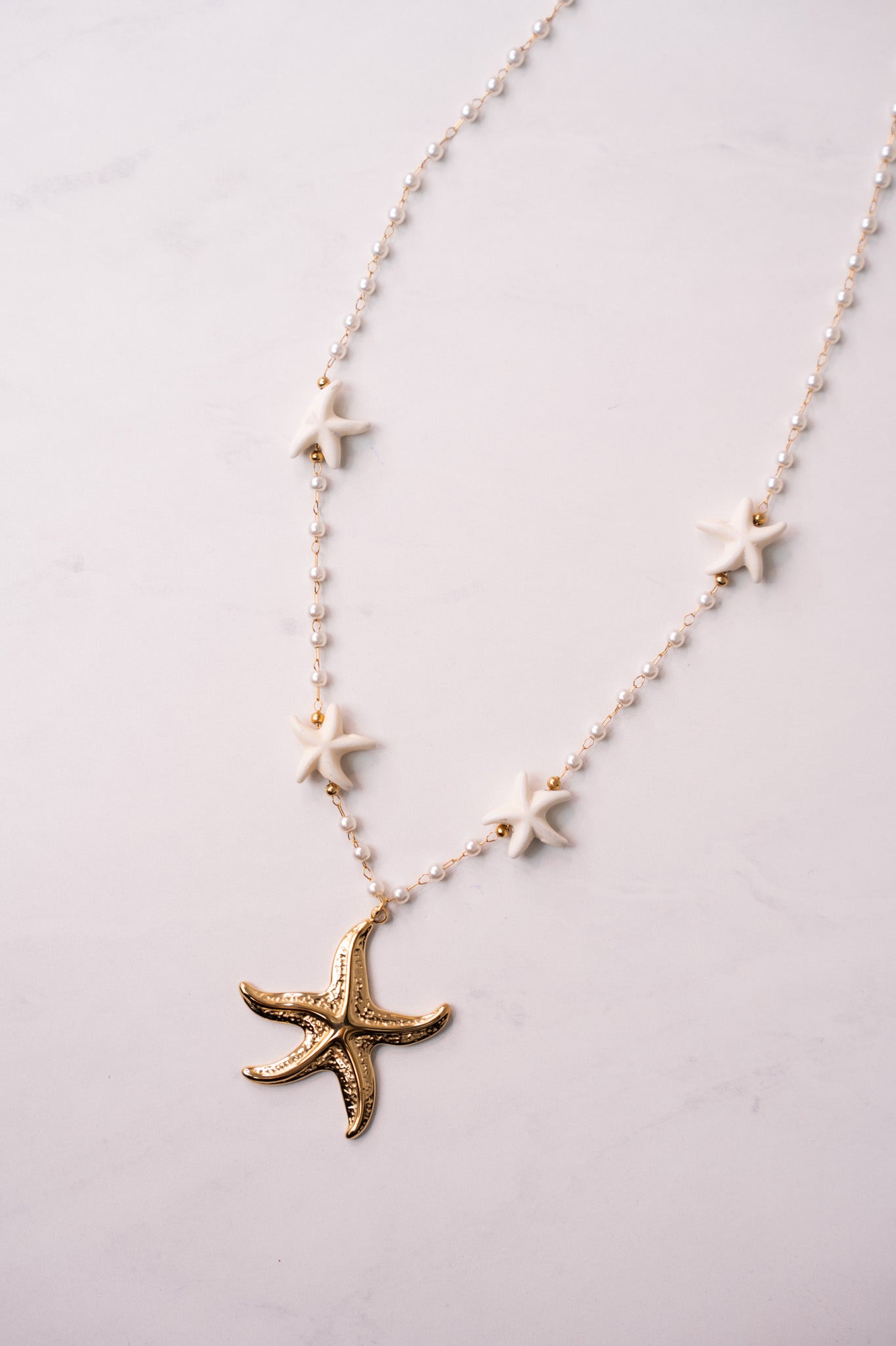 Olive White Beaded Starfish Necklace In Gold