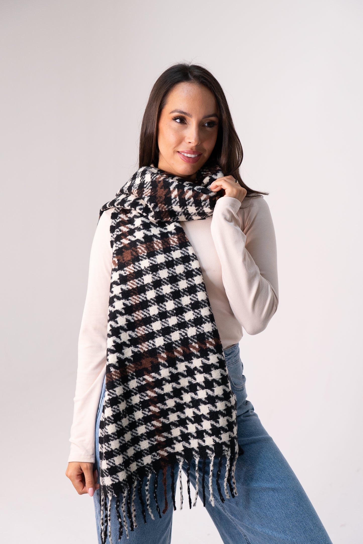 Orla Houndstooth Scarf In Black Mix