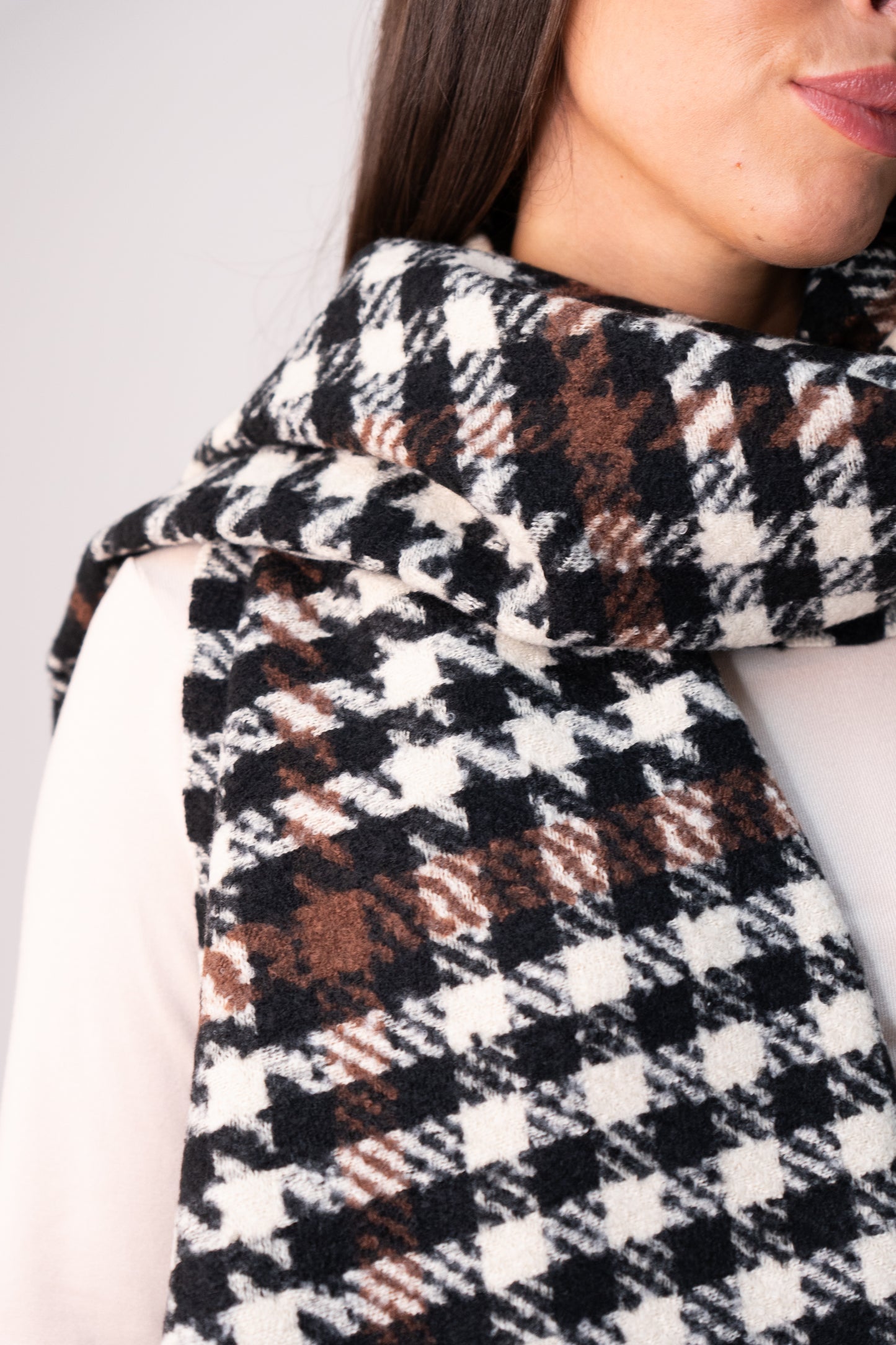 Orla Houndstooth Scarf In Black Mix