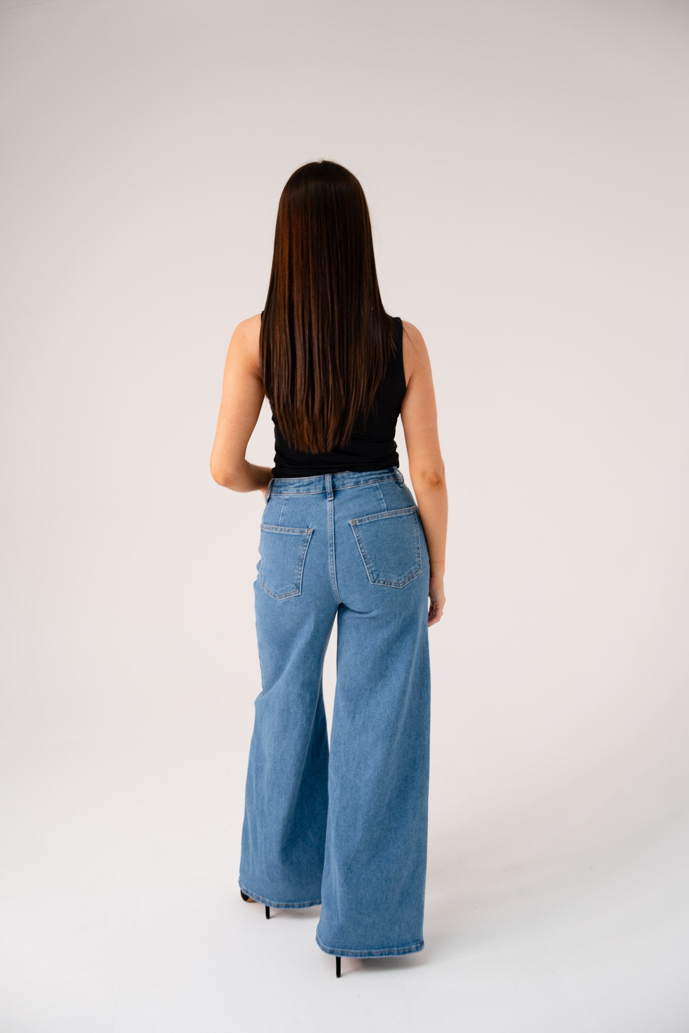 Love Laura Carrot Barrell Jeans In Mid Wash