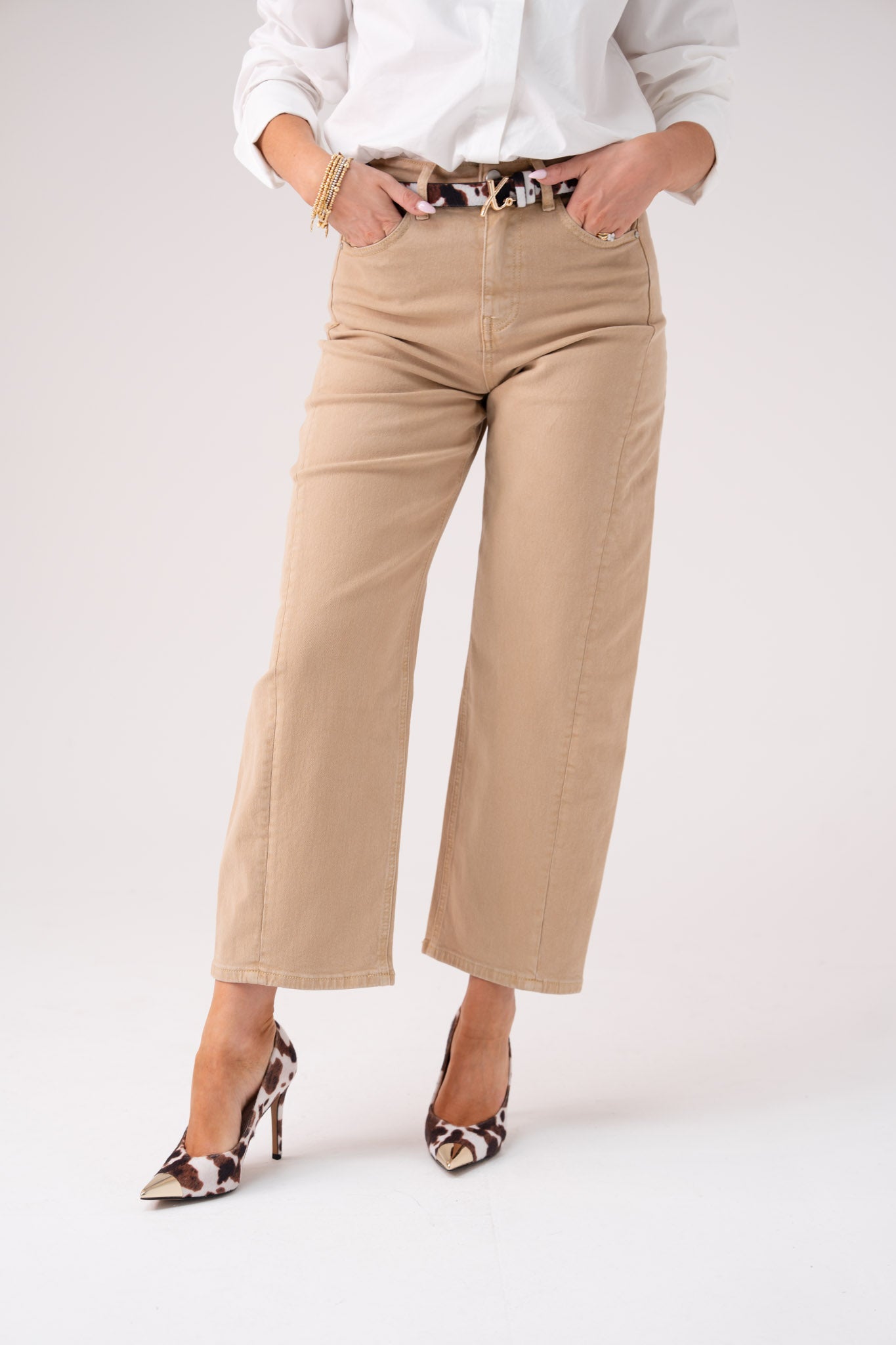 Love Laura Carrot Barrell Jeans In Beige