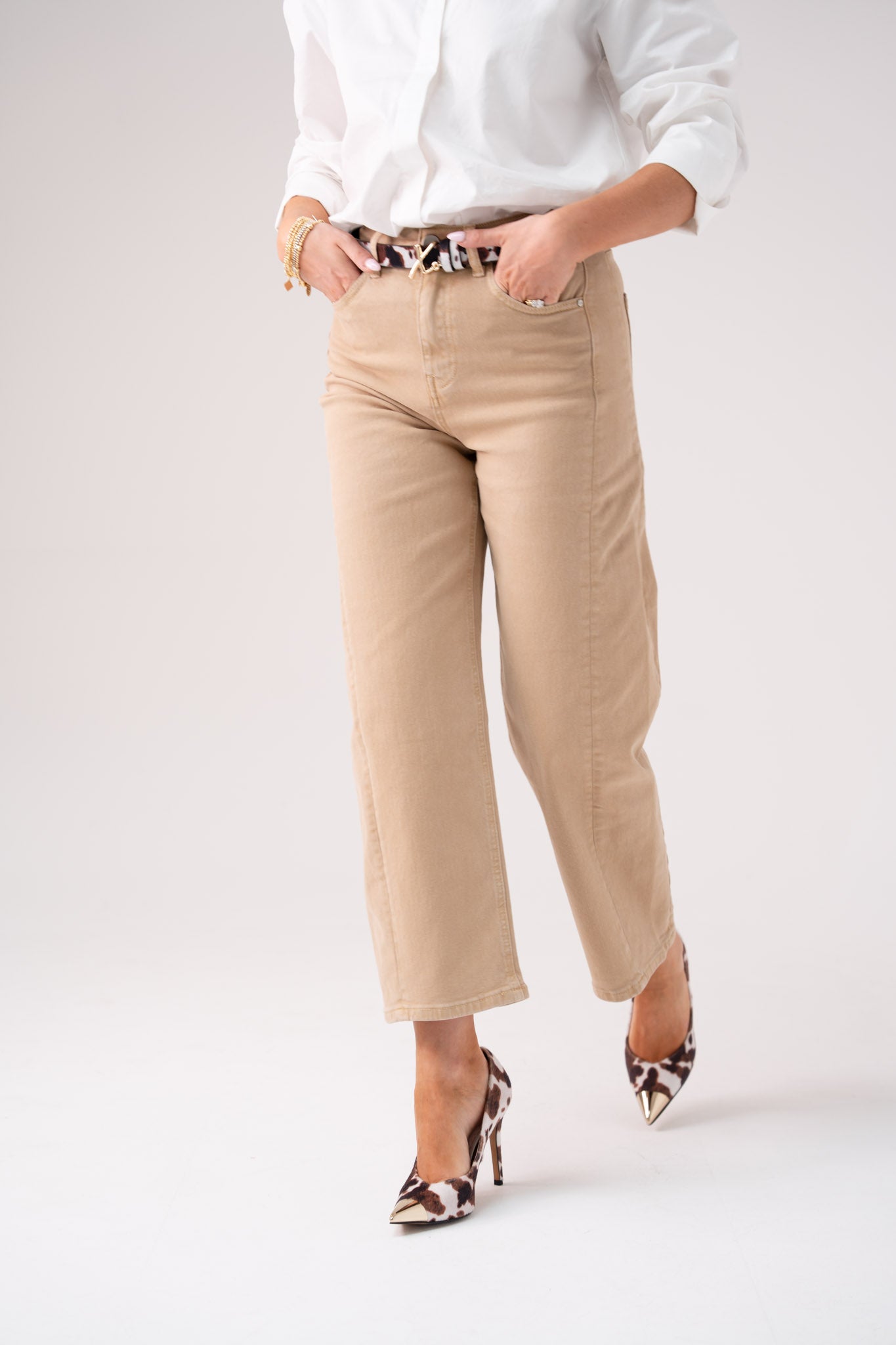 Love Laura Carrot Barrell Jeans In Beige