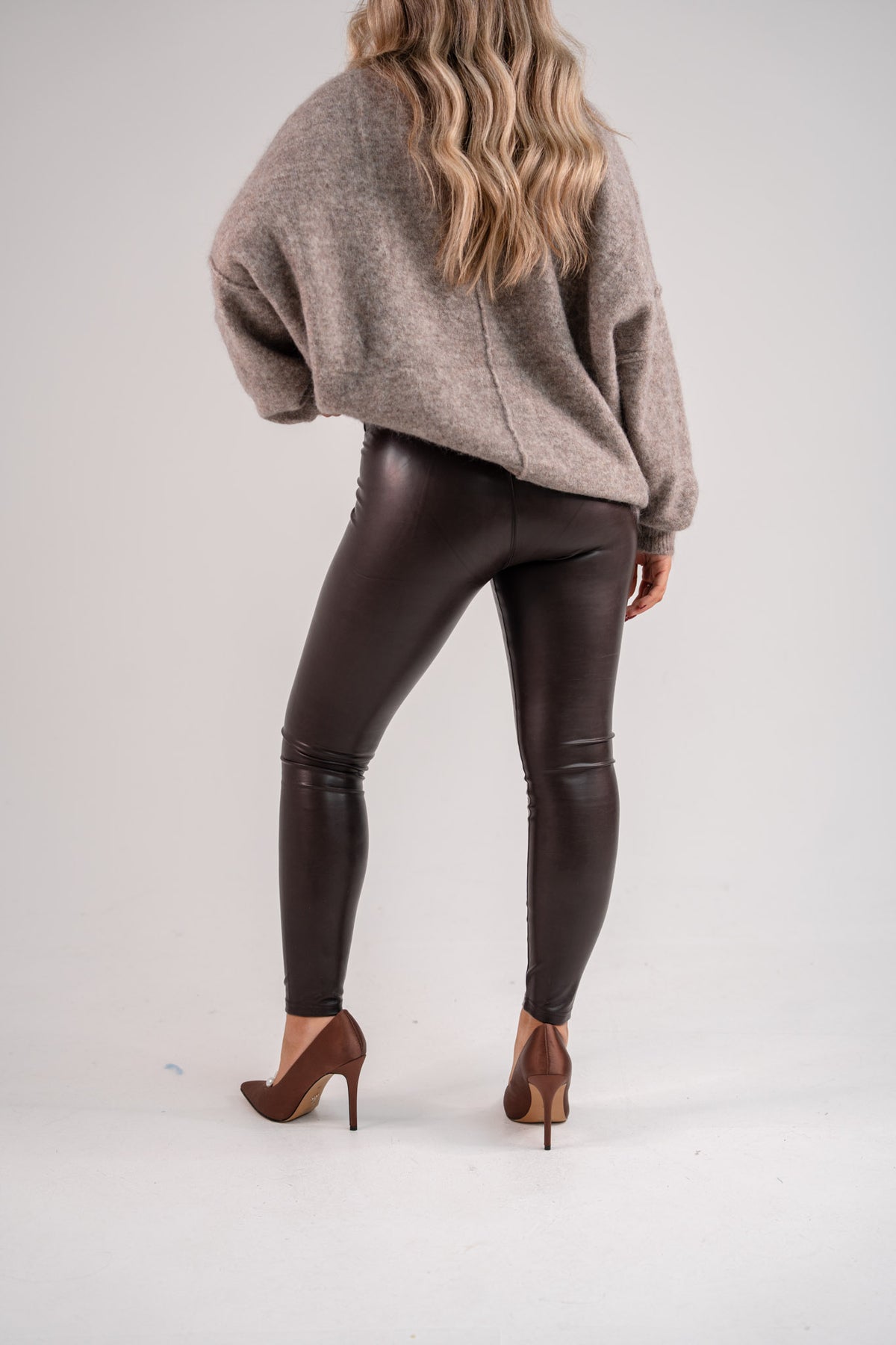Freya Leather Look Leggings In Chocolate