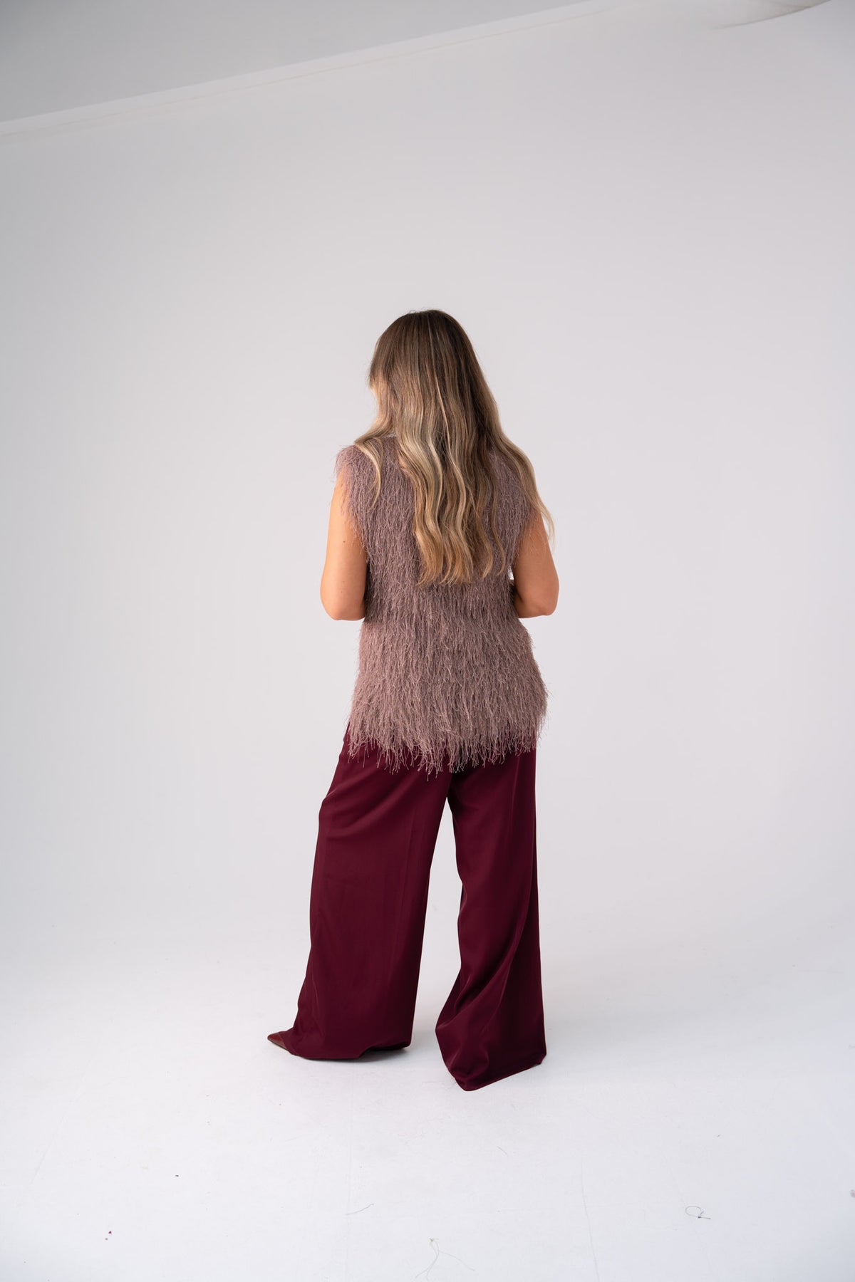 Love Laura Fringed Textured V-Neck Top In Mauve