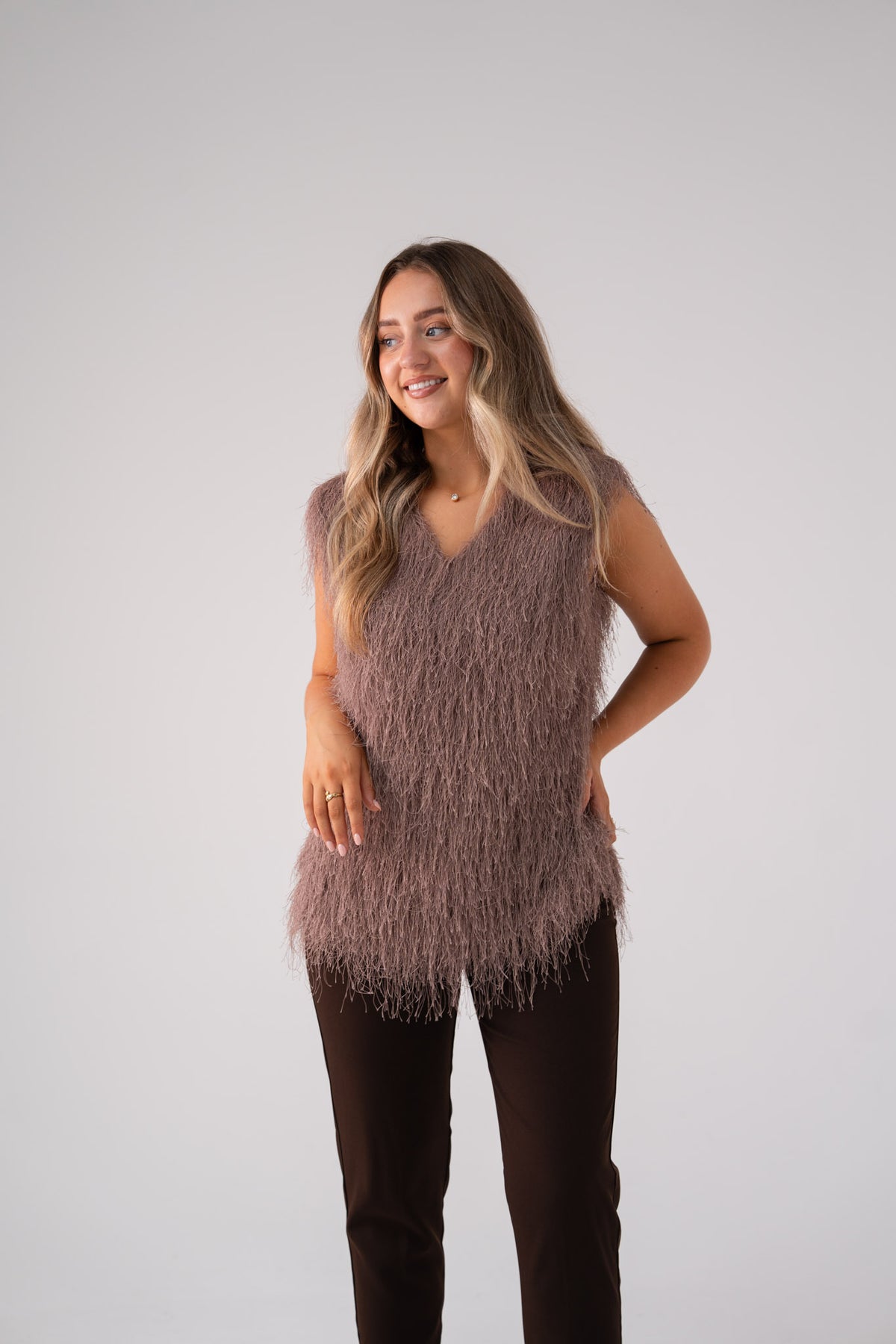 Love Laura Fringed Textured V-Neck Top In Mauve