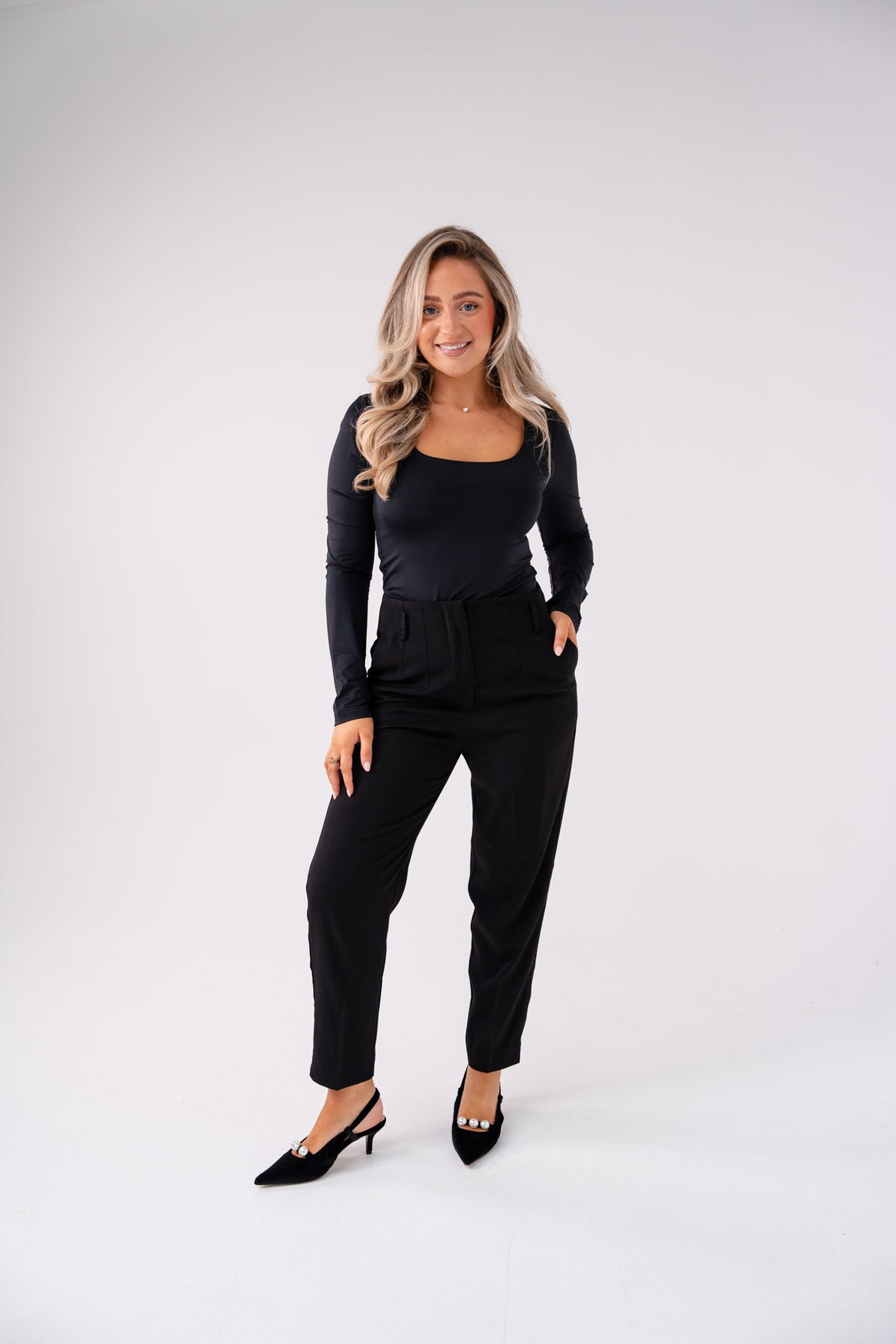 Love Laura Long Sleeve Scoop Top In Black