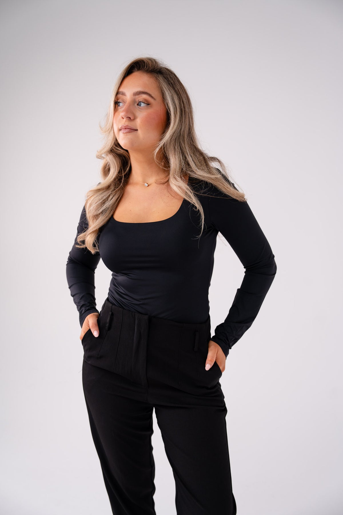 Love Laura Long Sleeve Scoop Top In Black