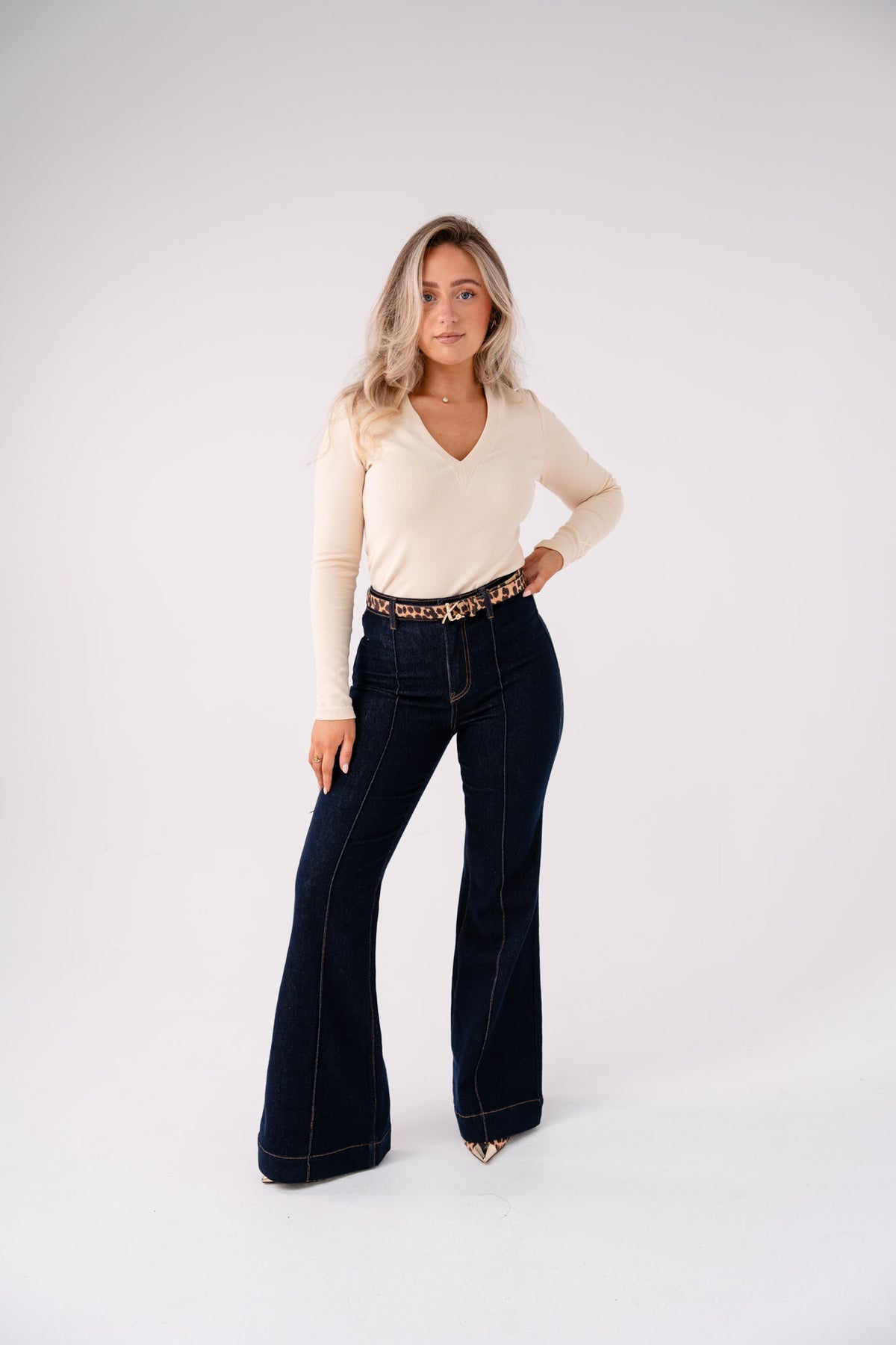 Love Laura V-Neck Ribbed Base Top In Cream