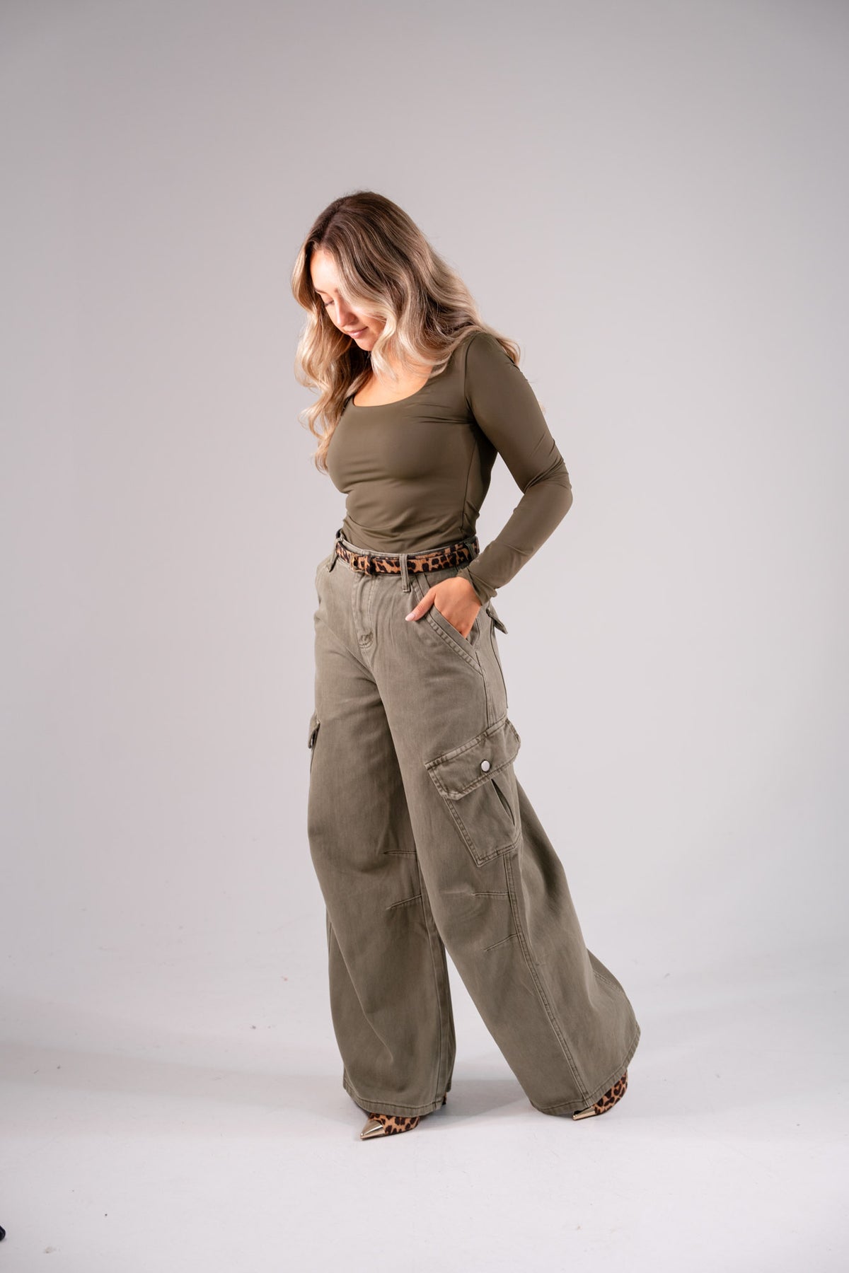Kiera Relaxed Cargo Jeans In Khaki