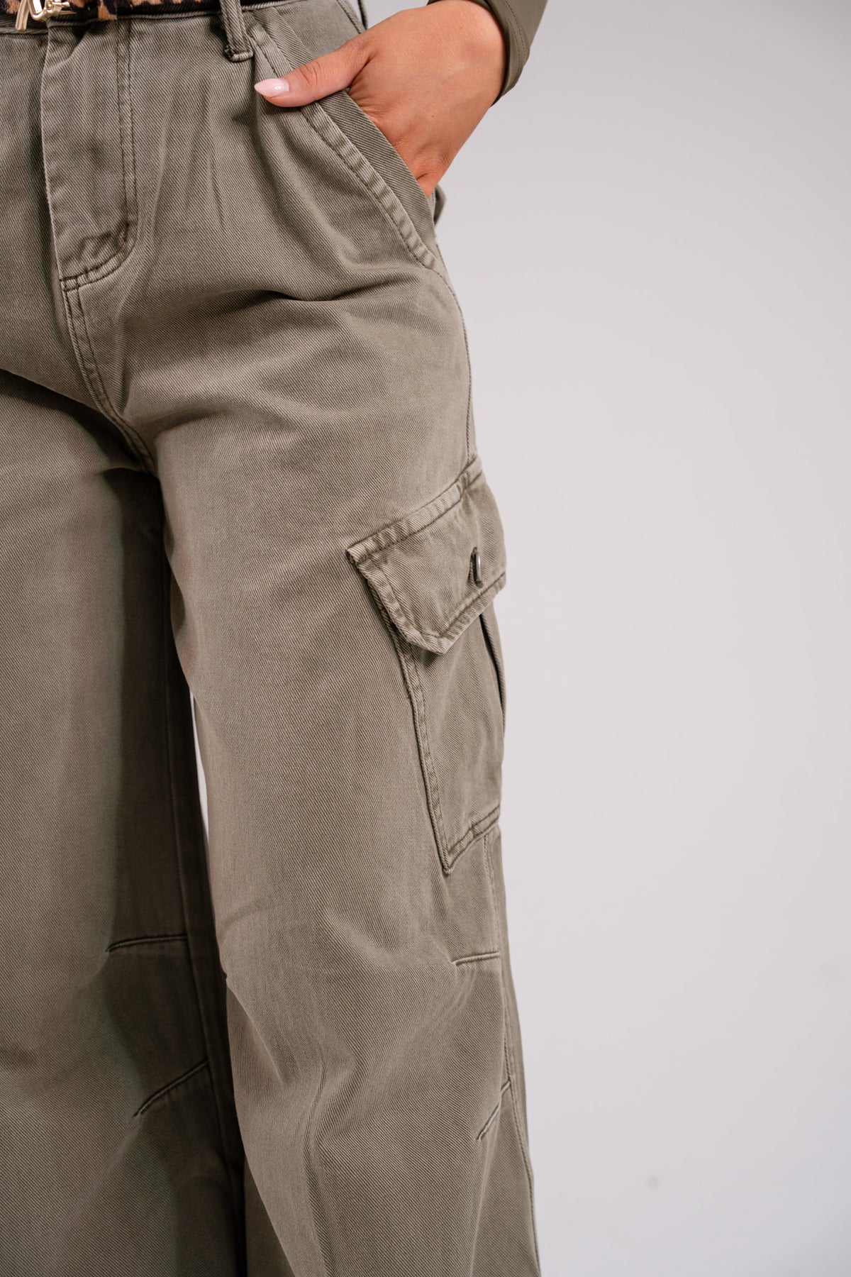 Kiera Relaxed Cargo Jeans In Khaki