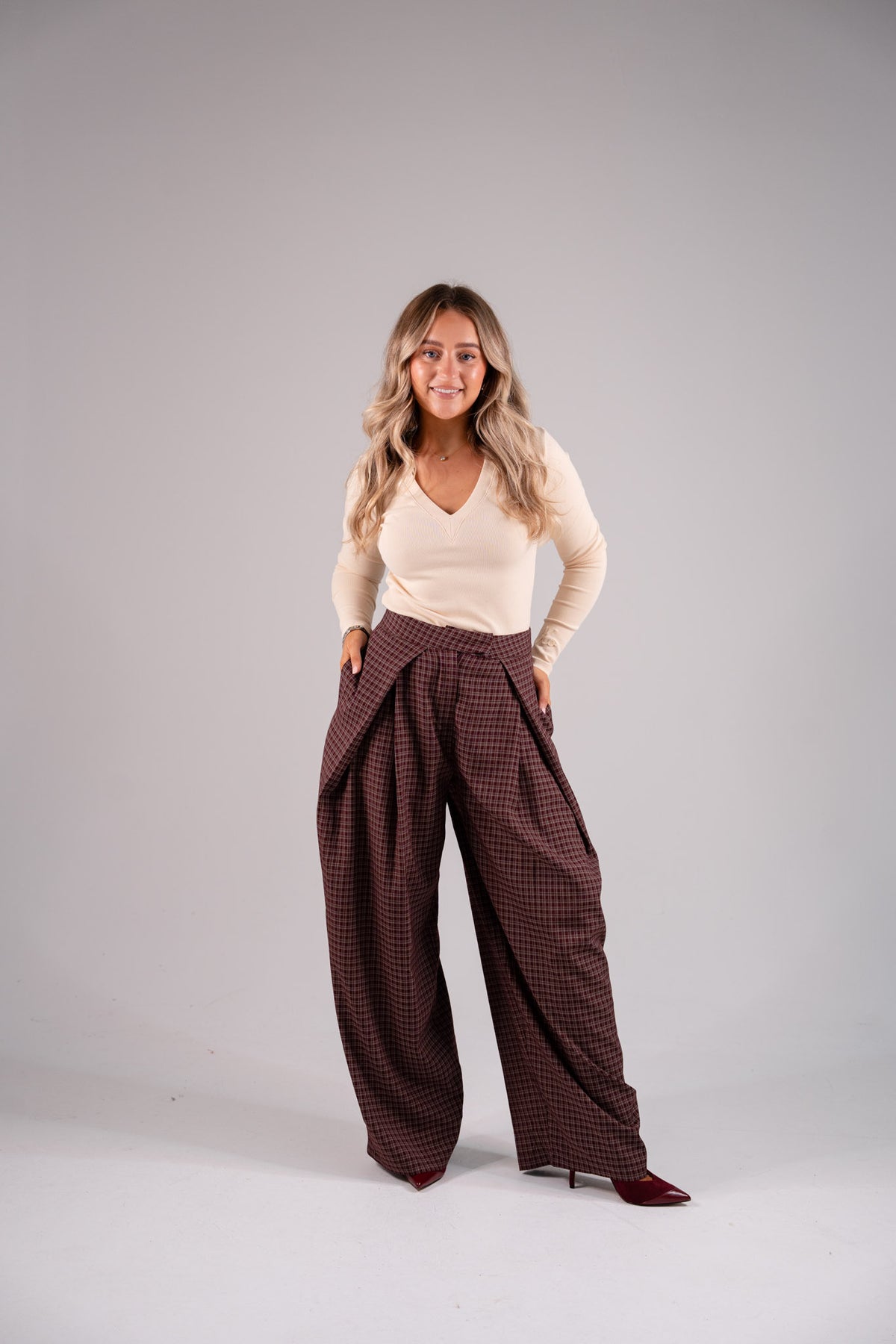 Kendra Pleated Barrell Trousers In Bordeaux Check