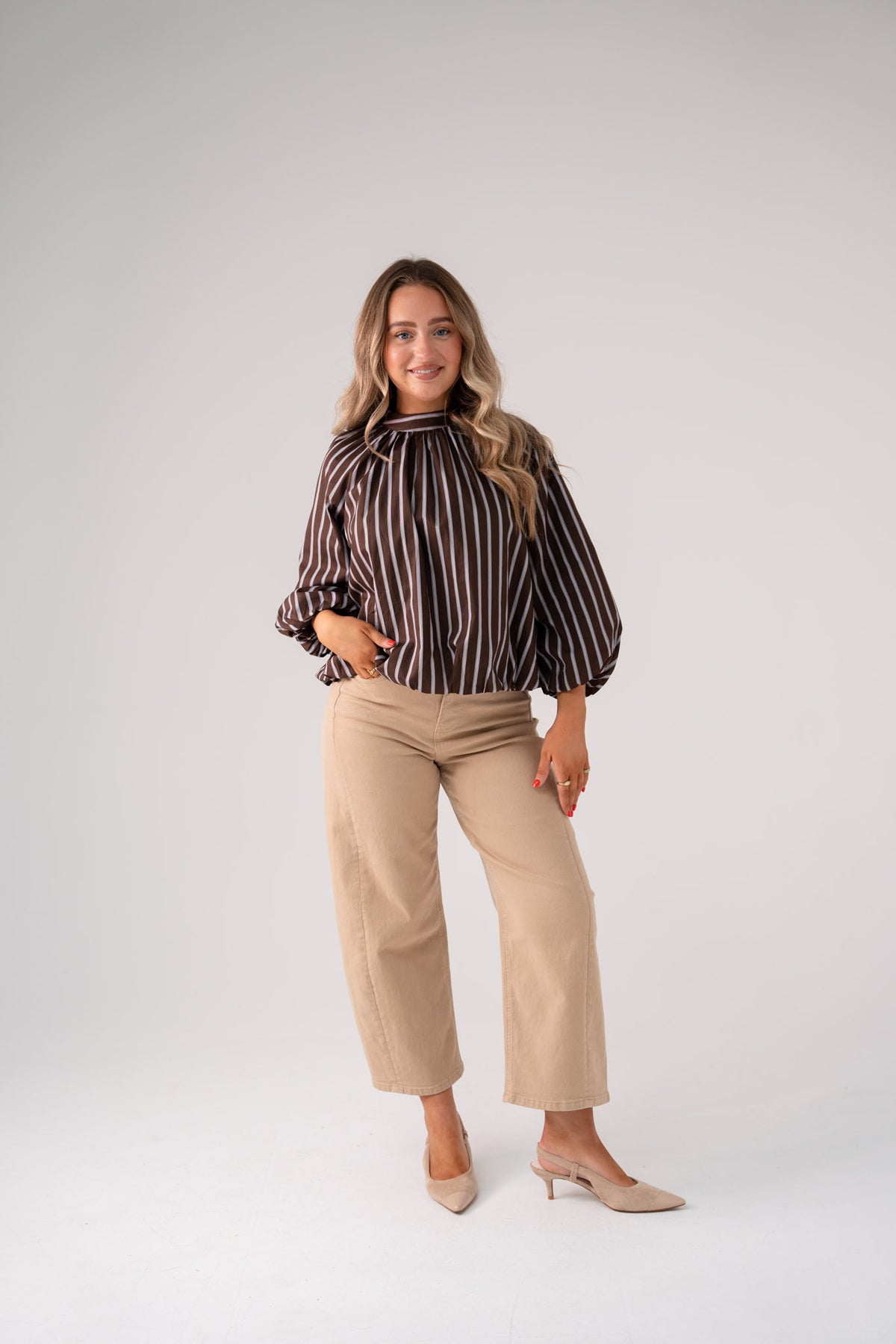 Kendra Stripe Bow Collar Top In Coffee