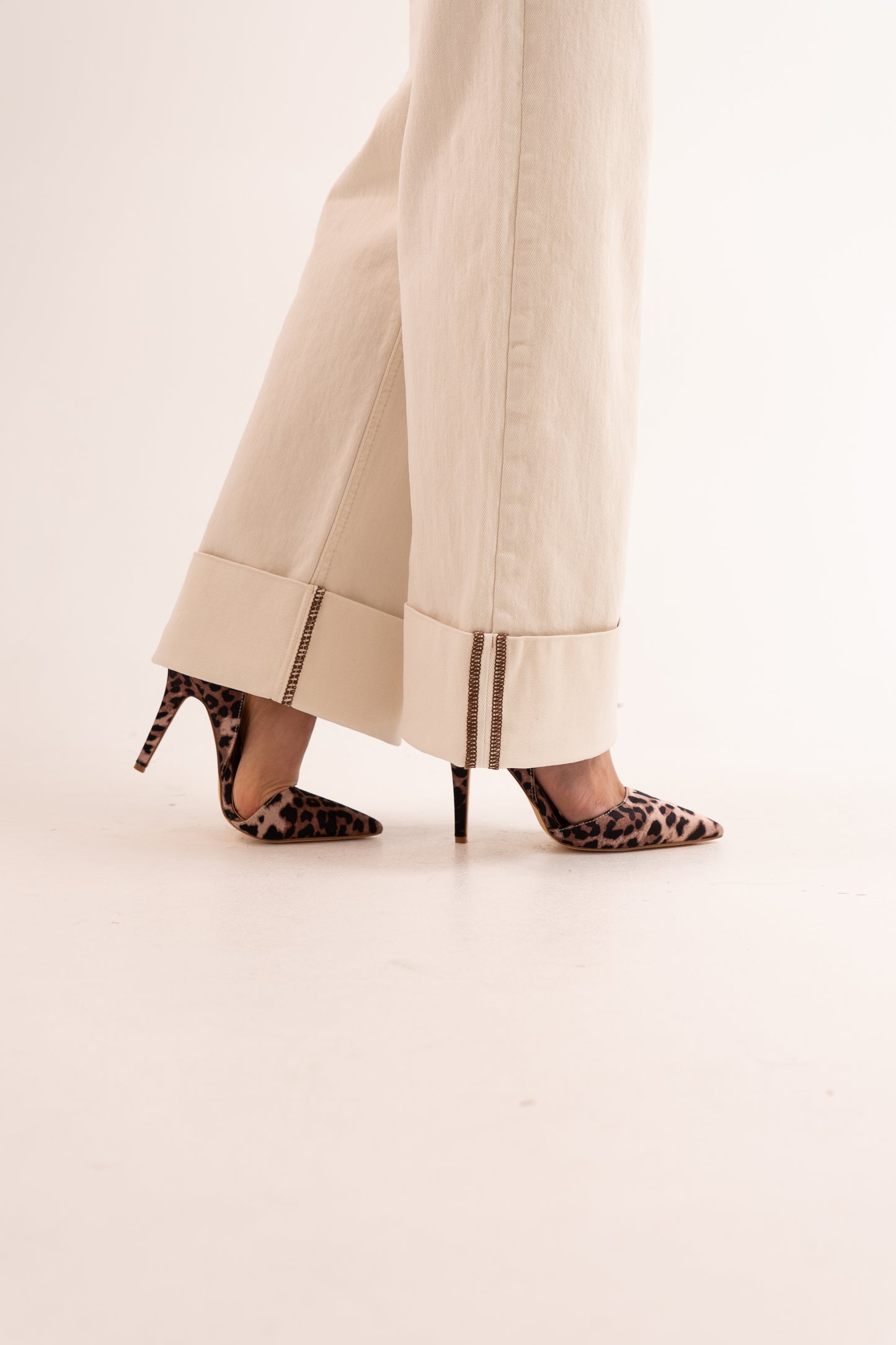 Love Laura Chocolate Trim Turn Up Jeans In Cream