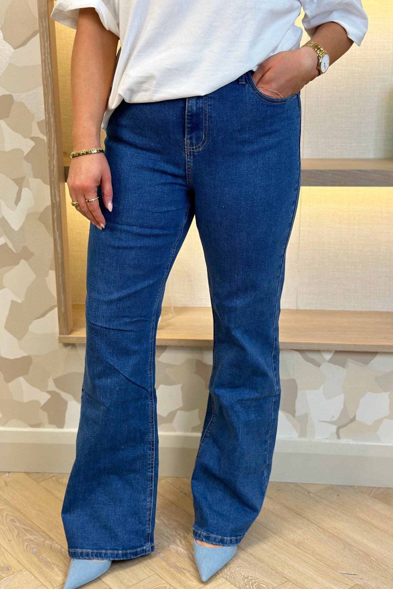 Cindy Curve Flared Jeans In Mid Wash - The Walk in Wardrobe