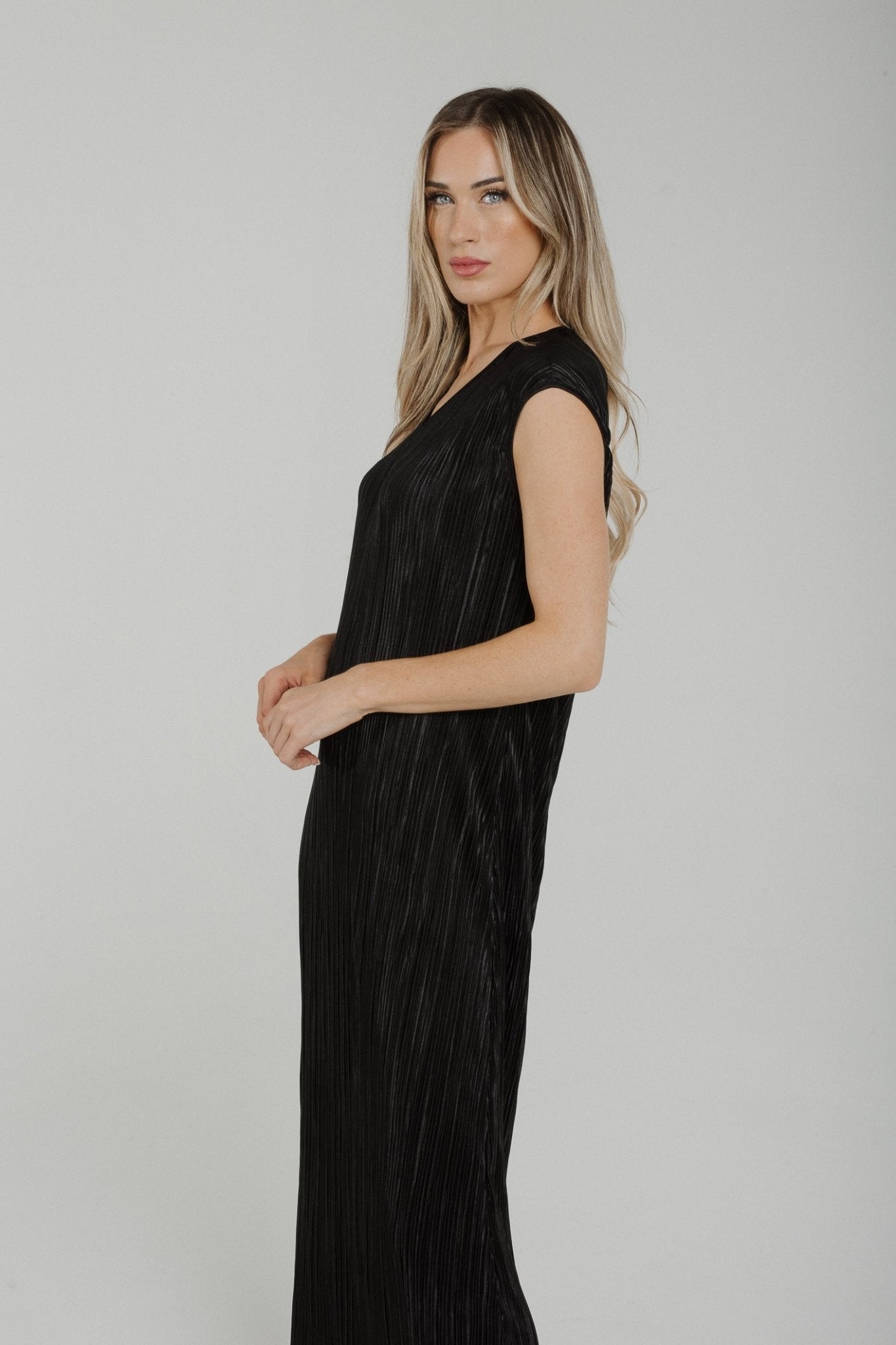 Polly Pleated Dress In Black - The Walk in Wardrobe