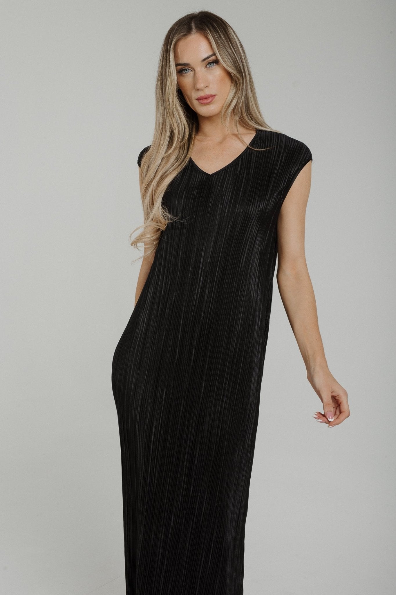 Polly Pleated Dress In Black - The Walk in Wardrobe